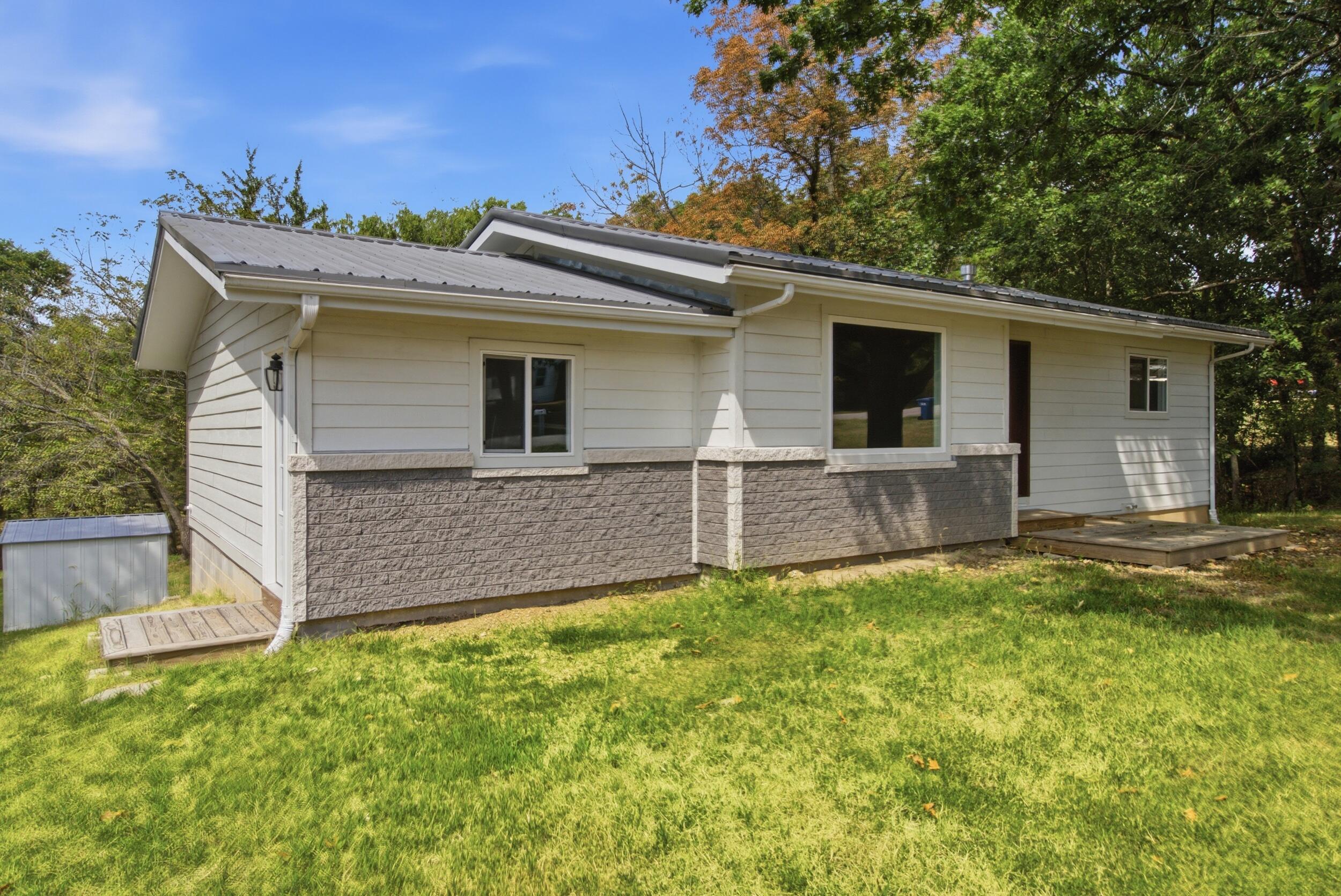 Photo 3 - Residential for sale – 689  Oak Hill Drive   Houston, MO