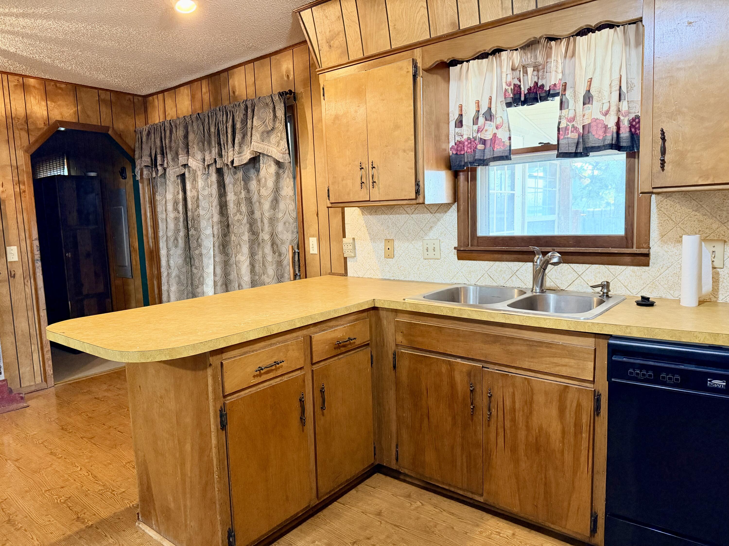 Photo 4 - Residential for sale – 33  Preston Street  Greenfield, MO