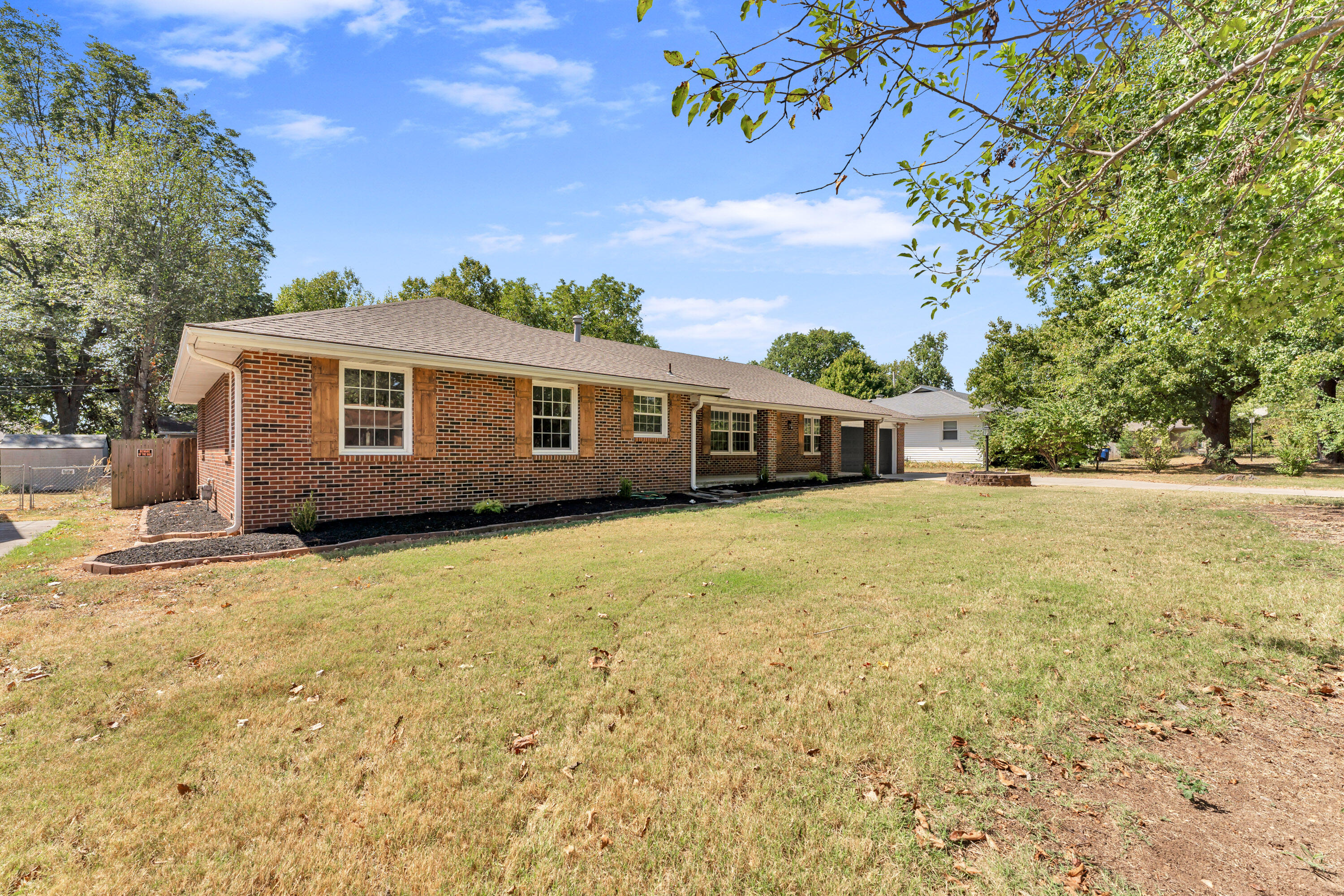Photo 2 - Residential for sale – 844 W Maplewood Street  Springfield, MO