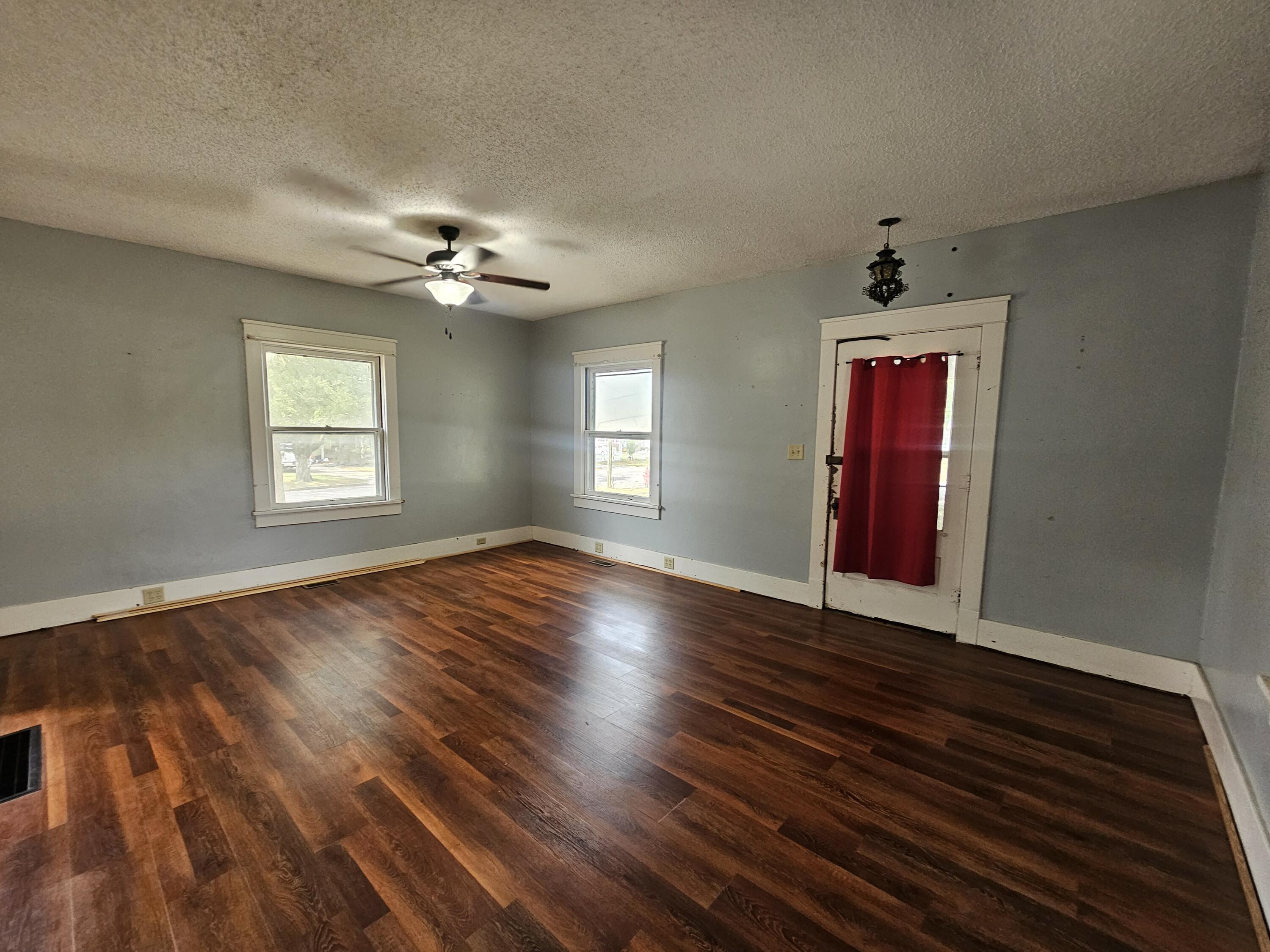 Photo 5 - Residential for sale – 314  Jasper Street  Aurora, MO