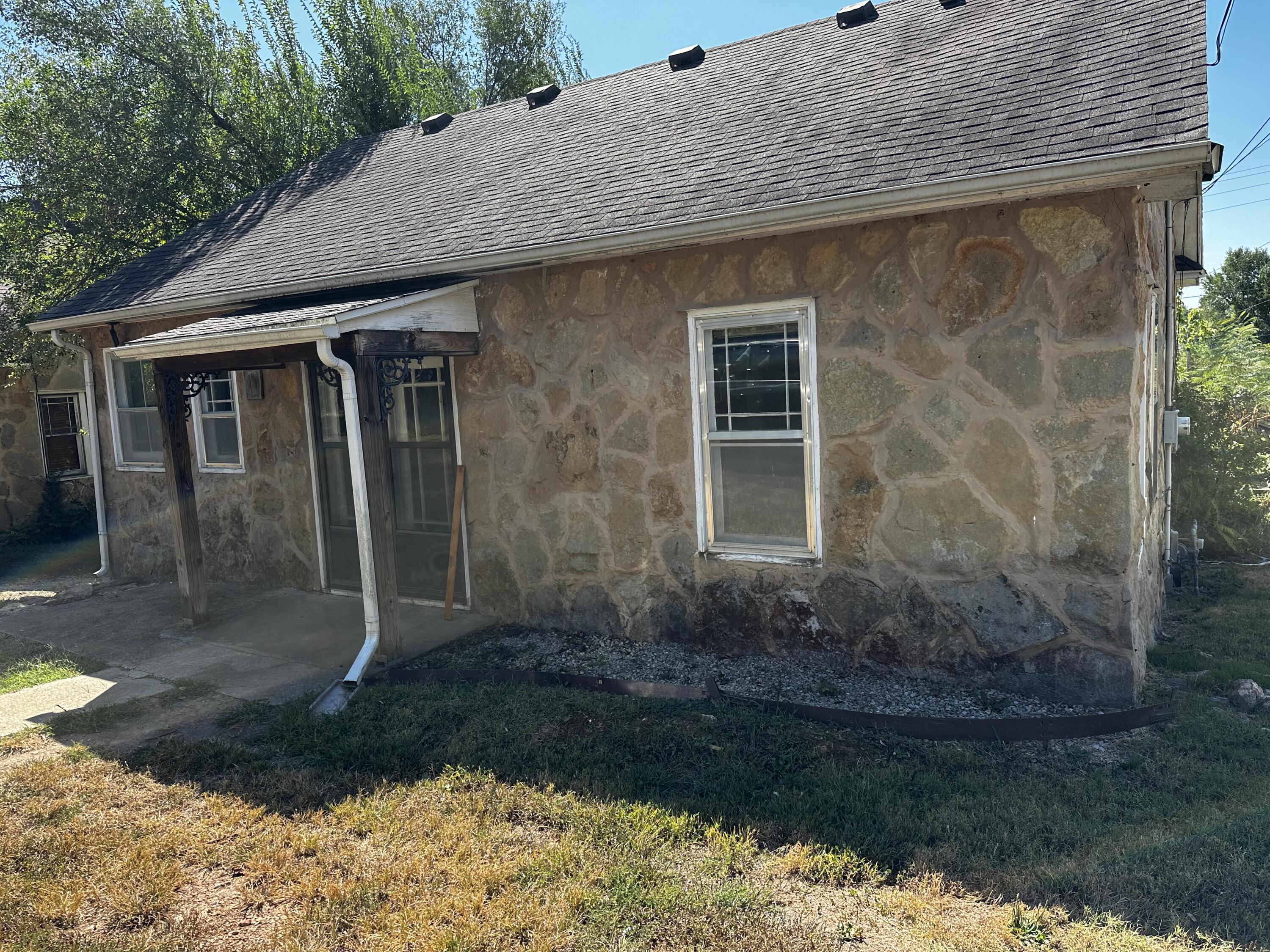 Photo 8 - Residential for sale – 309 W 14th Street  Cassville, MO