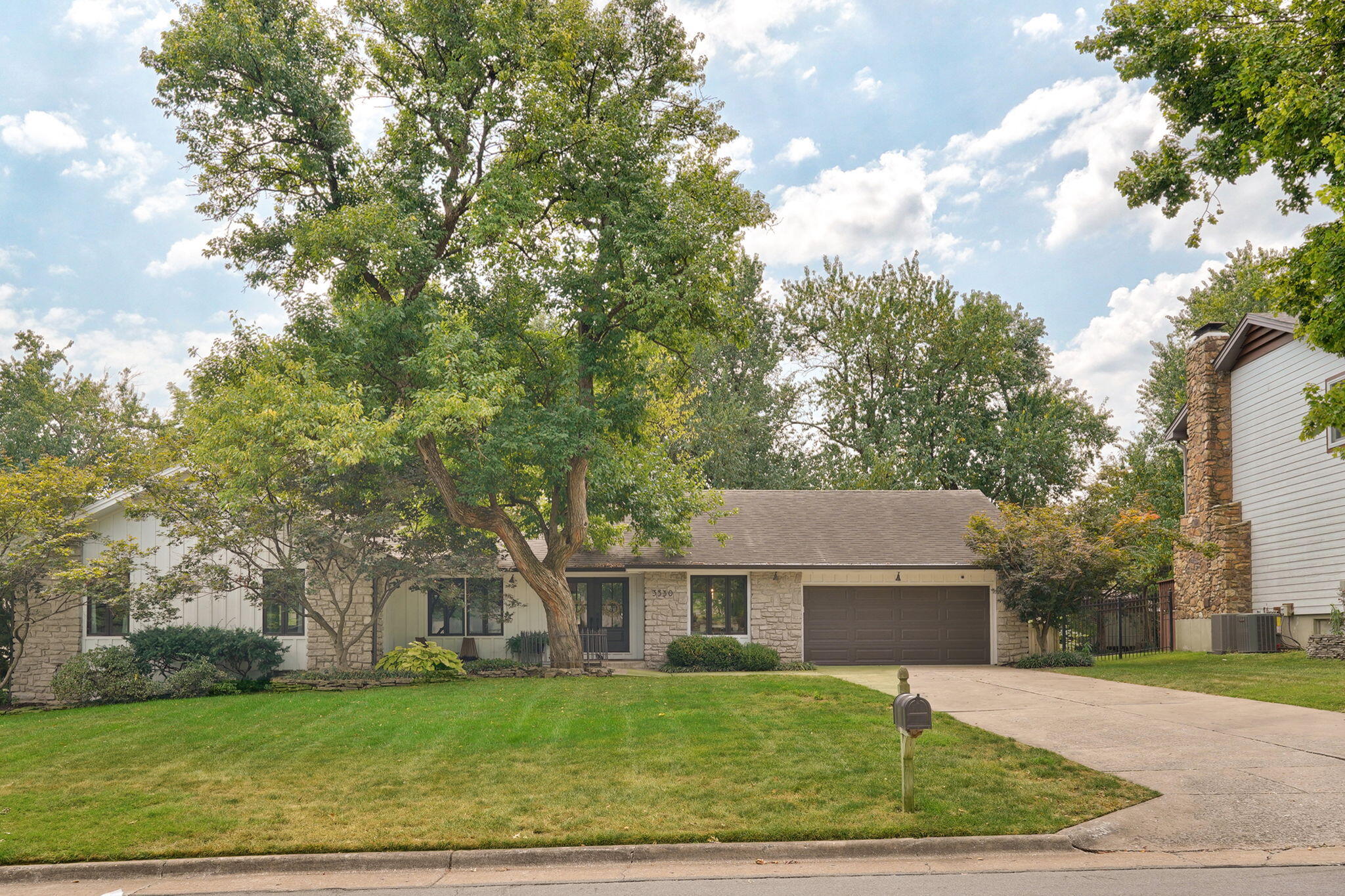 Photo 2 - Residential for sale – 3530 E Blueridge Street  Springfield, MO