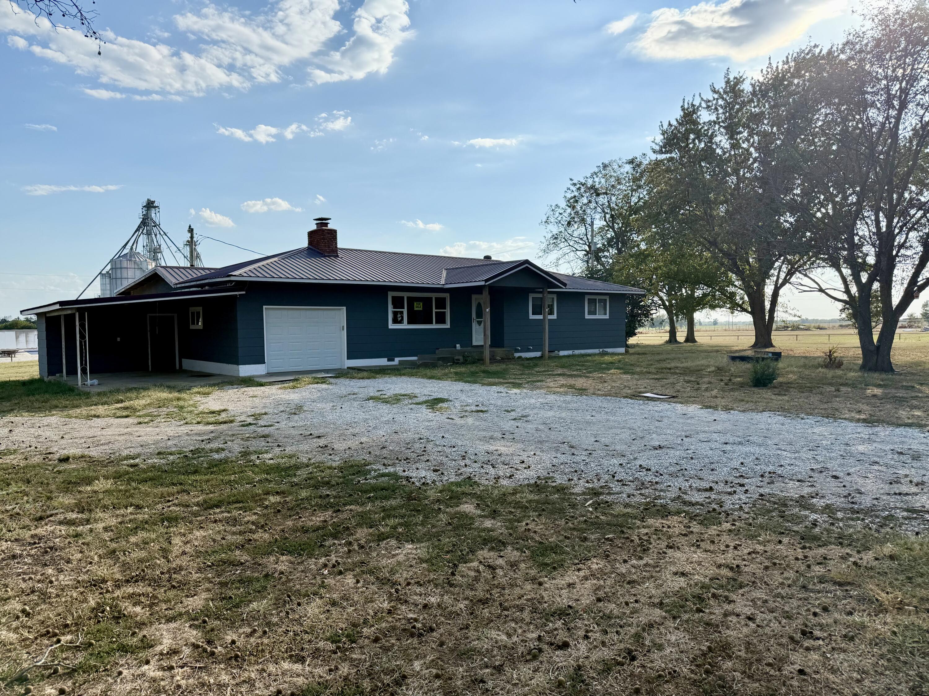 Photo 2 - Residential for sale – 605  State Highway 76   Exeter, MO
