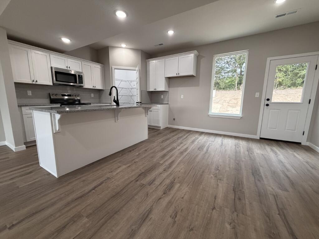 Photo 4 - Residential Lease for sale – 939  Holstein Lane  Marshfield, MO