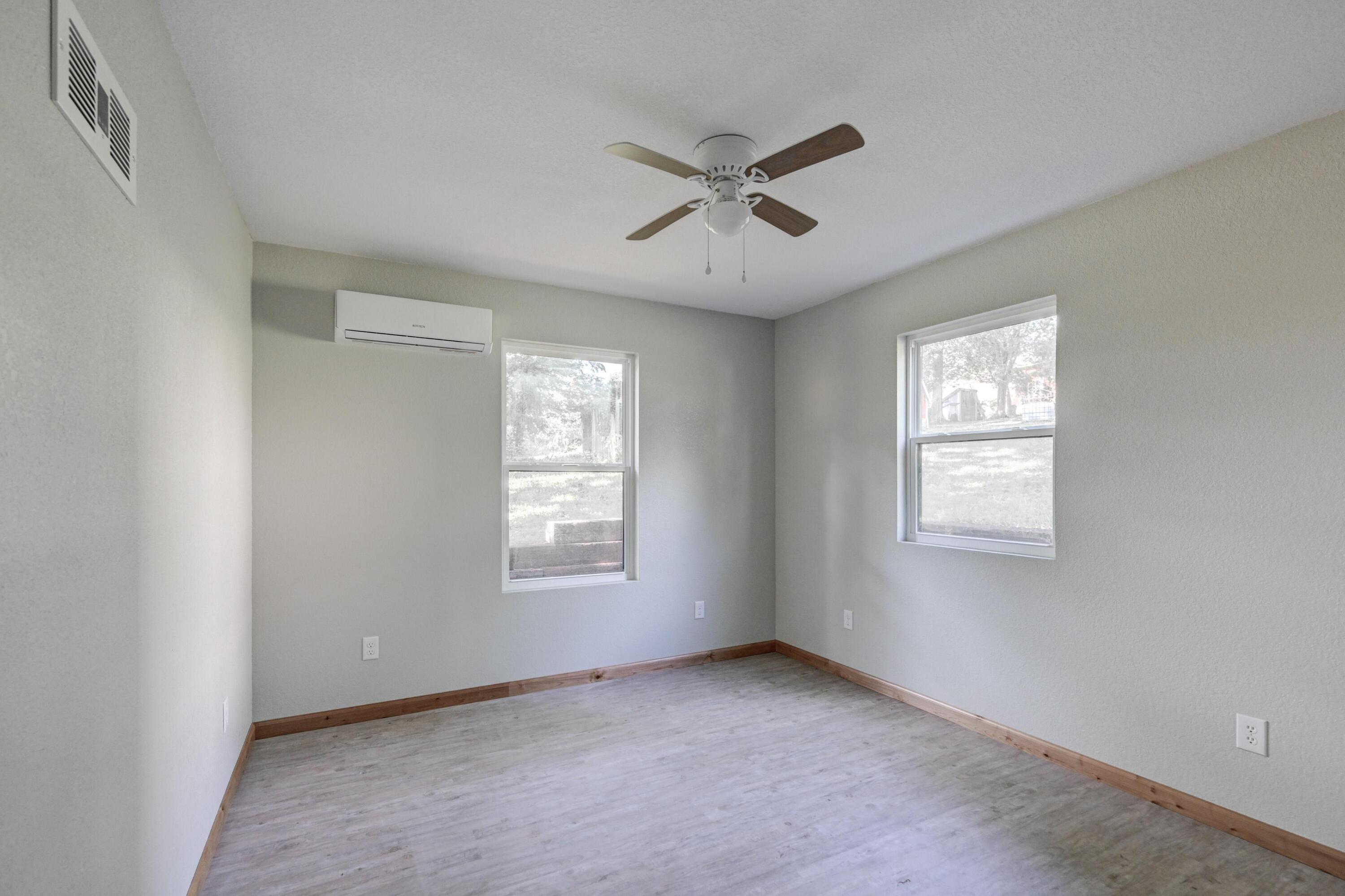Photo 13 - Residential for sale – 717  Benham Avenue  Neosho, MO