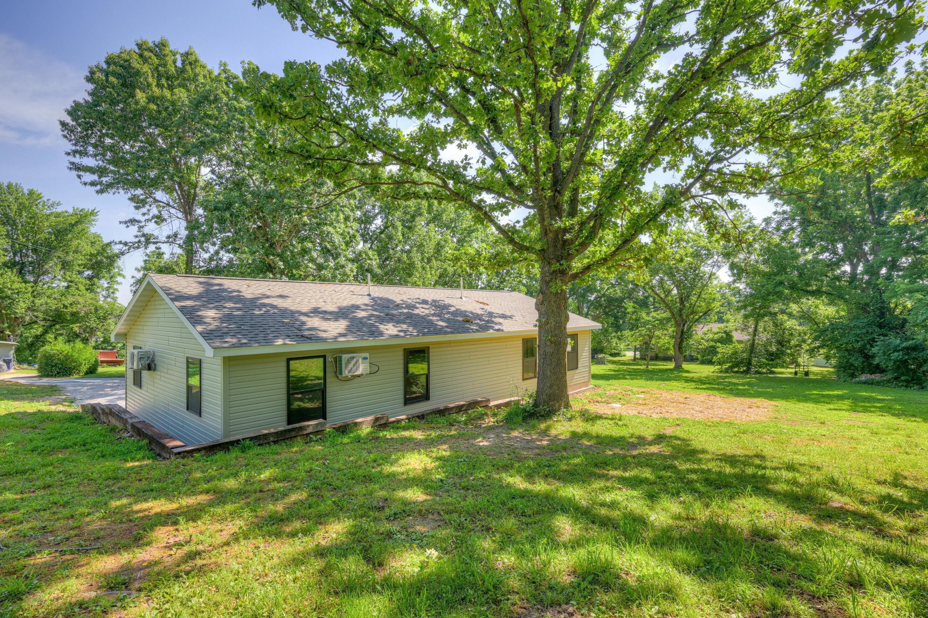 Photo 34 - Residential Income for sale – 717  Benham Avenue  Neosho, MO
