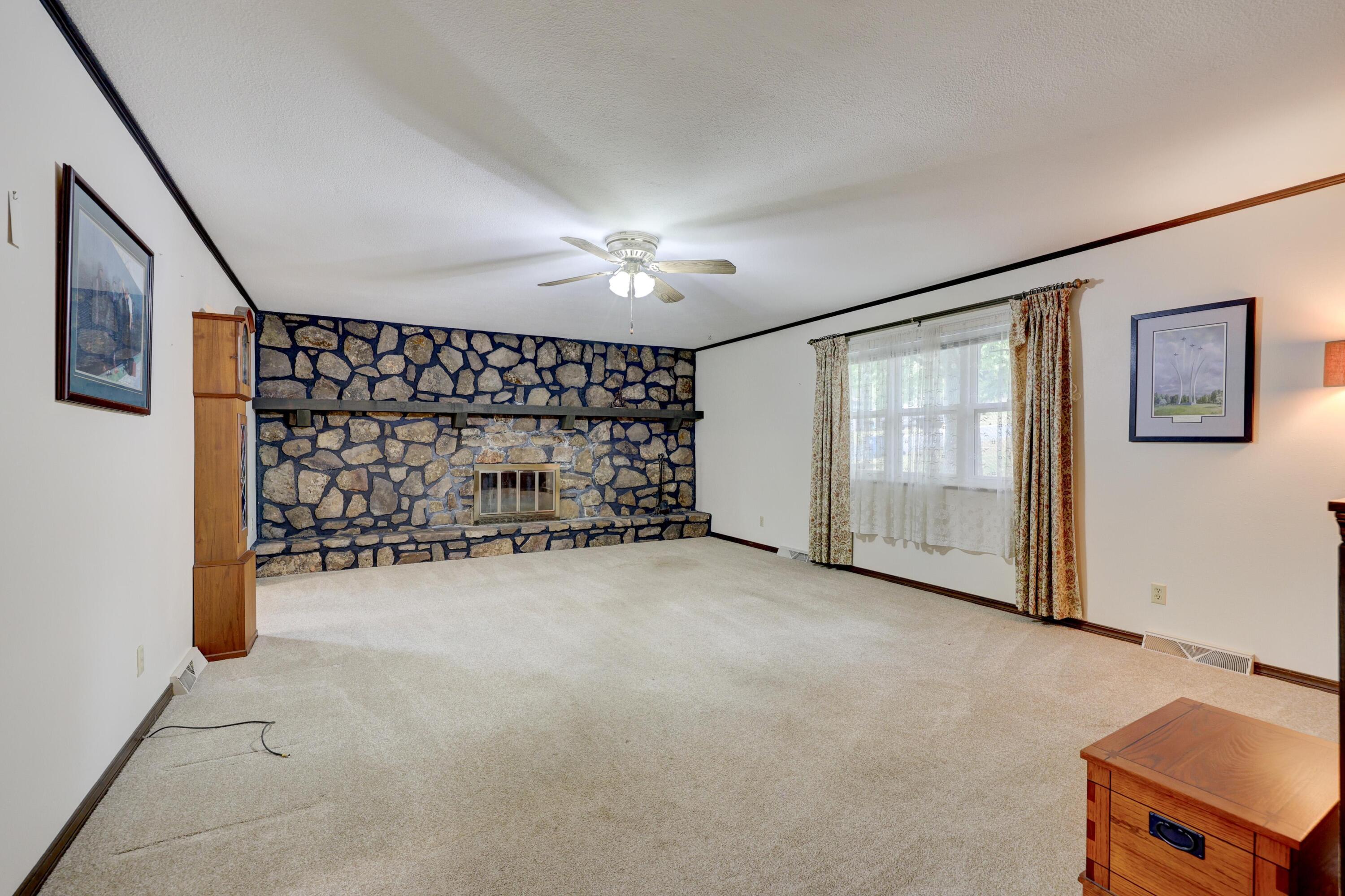 Photo 4 - Residential for sale – 616  Joy Street  Neosho, MO