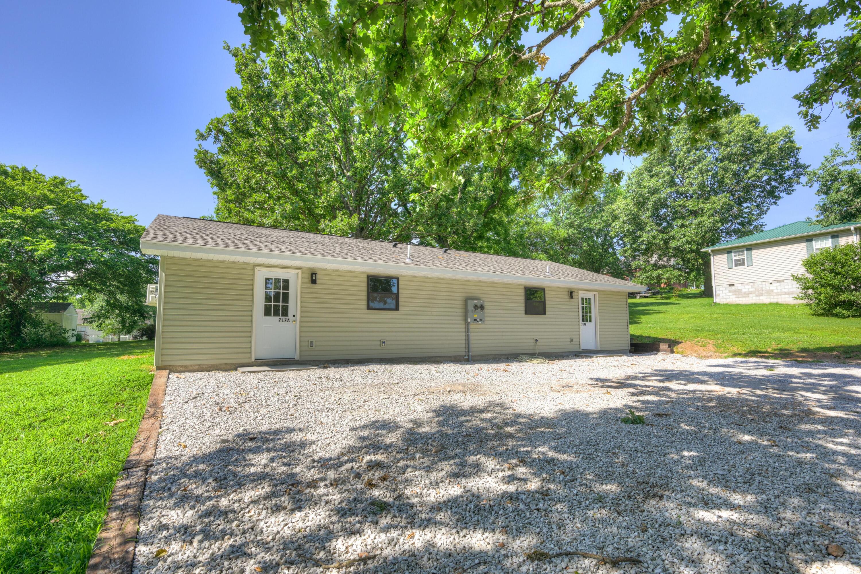 Photo 3 - Commercial Sale for sale – 717  Benham Avenue  Neosho, MO