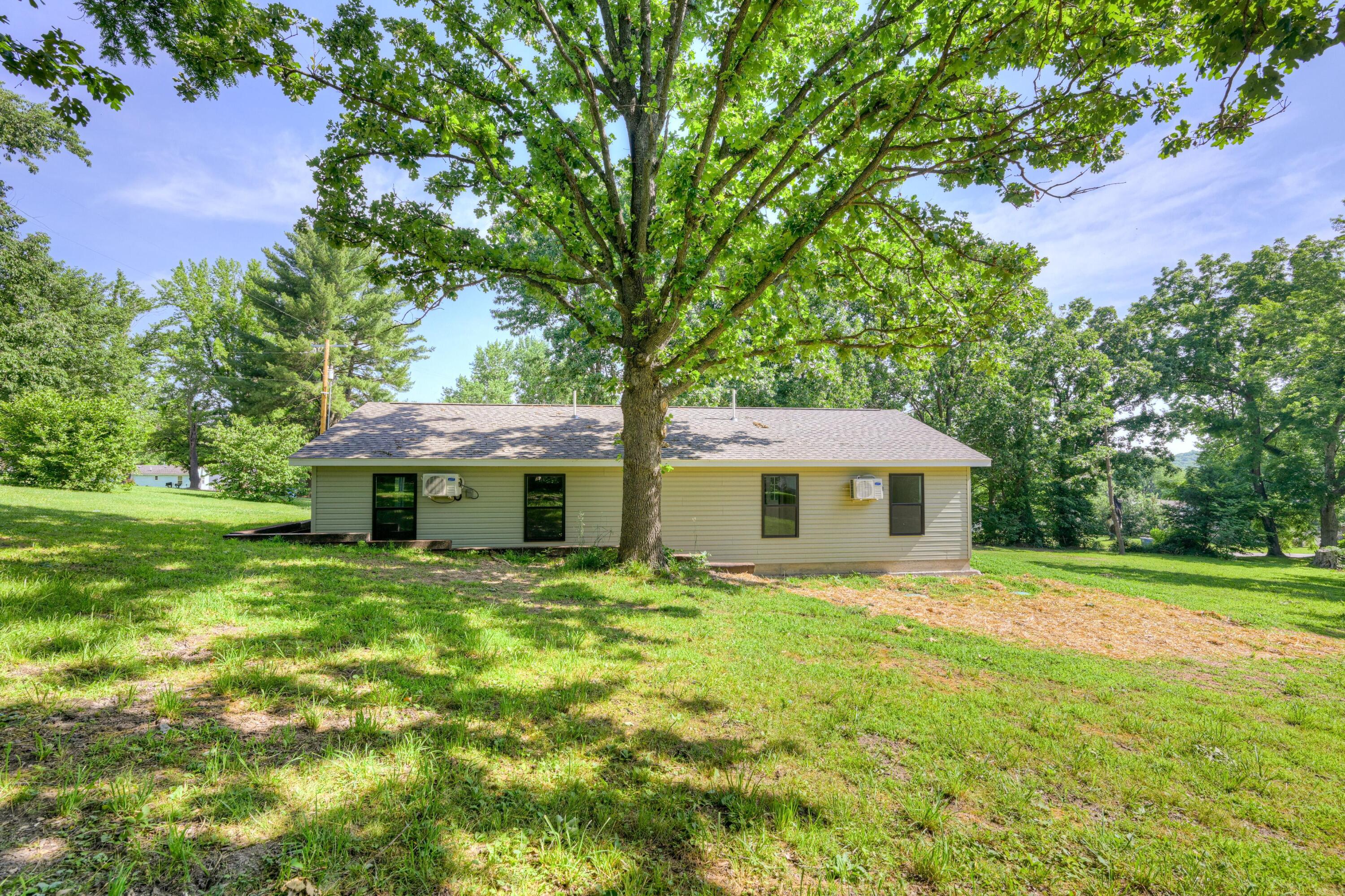 Photo 35 - Commercial Sale for sale – 717  Benham Avenue  Neosho, MO