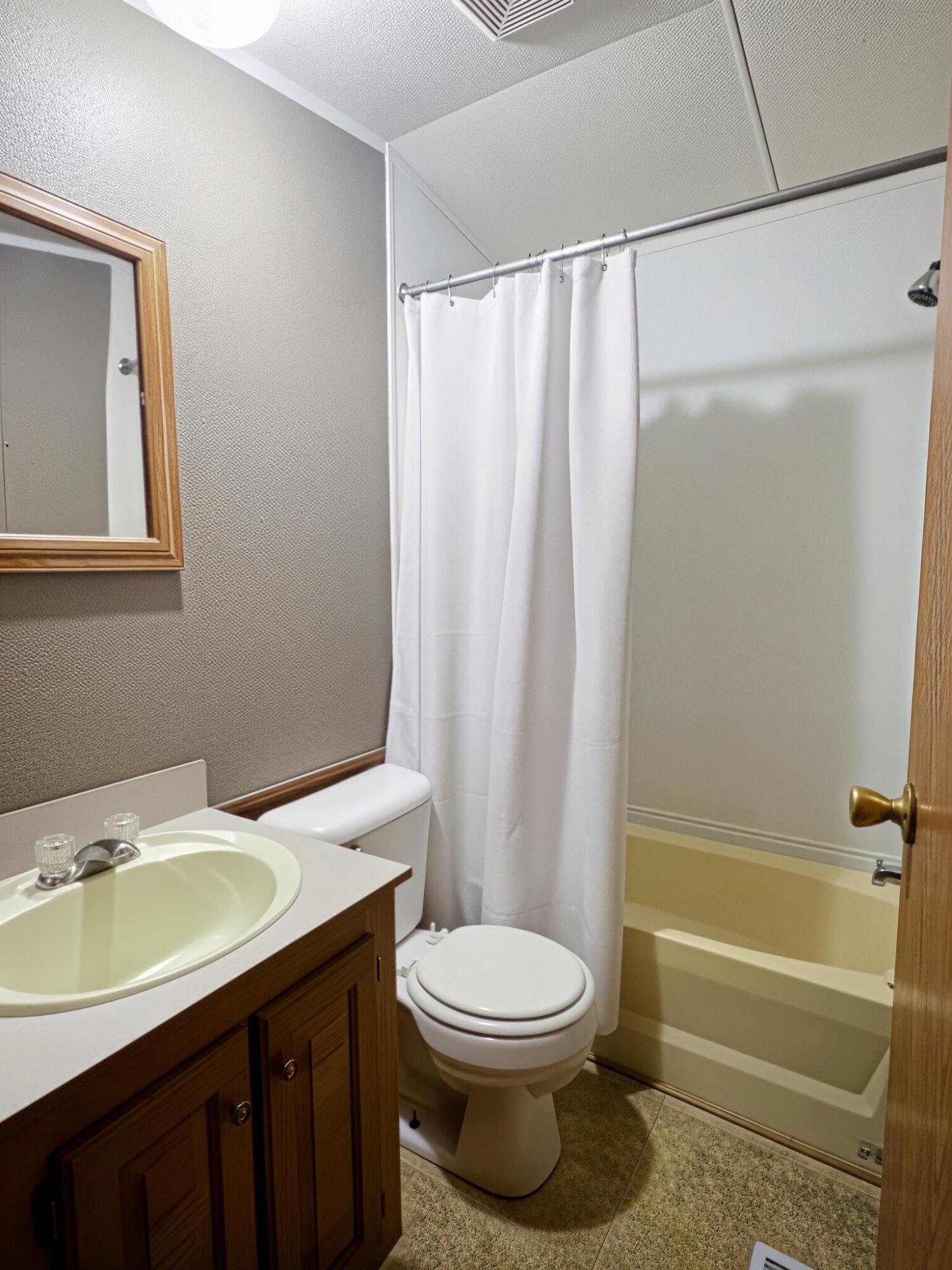 Photo 10 - Residential for sale – 216  Hillcrest Circle  Van Buren, MO