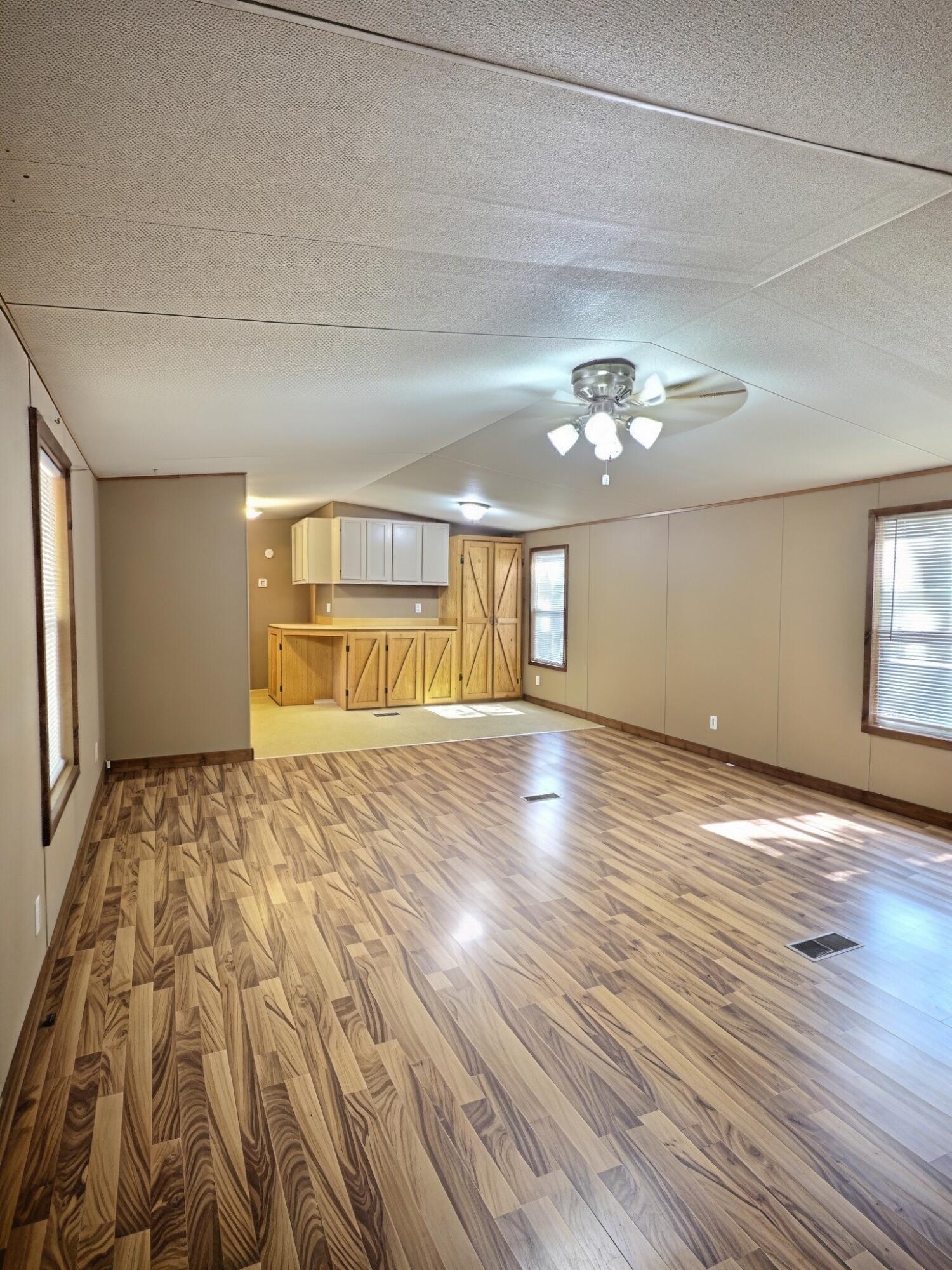 Photo 3 - Residential for sale – 216  Hillcrest Circle  Van Buren, MO