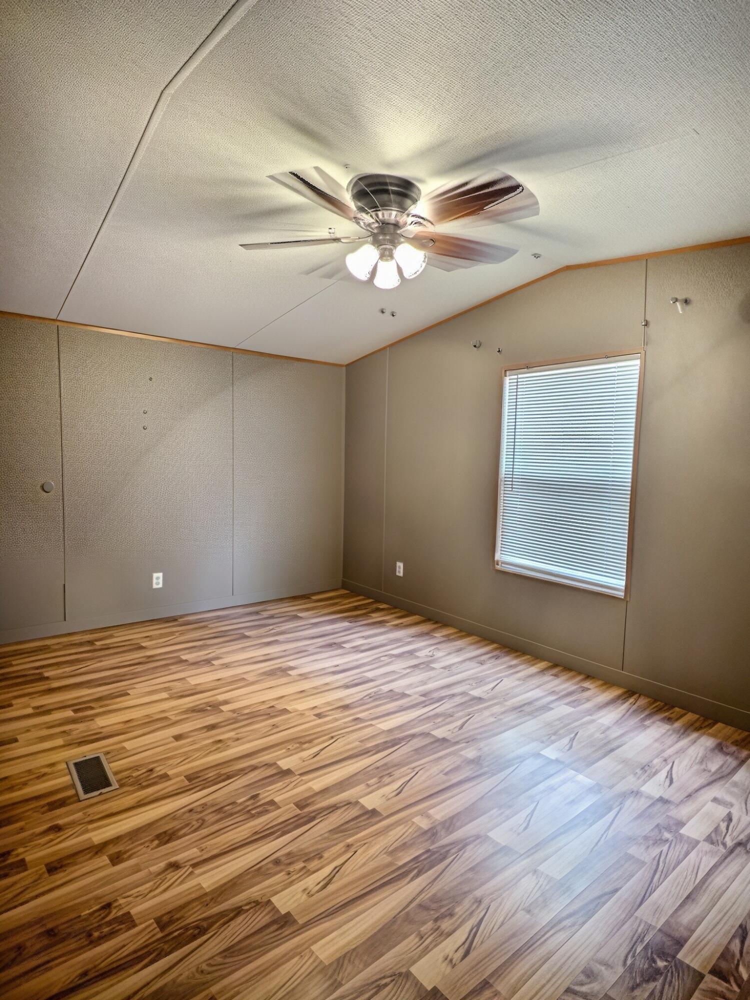 Photo 9 - Residential for sale – 216  Hillcrest Circle  Van Buren, MO