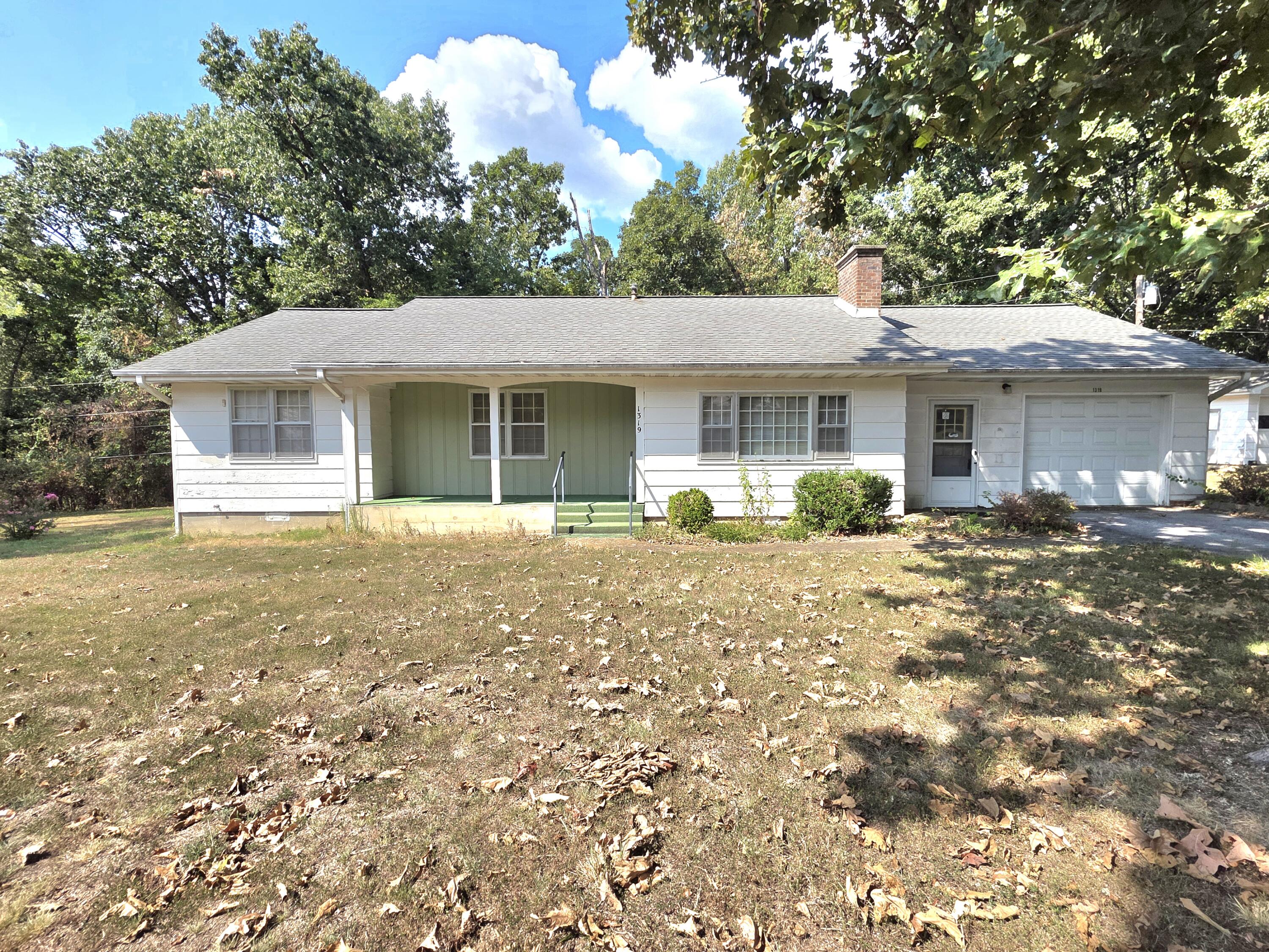 Residential for sale – 1319  Briar Wood Drive  Houston, MO