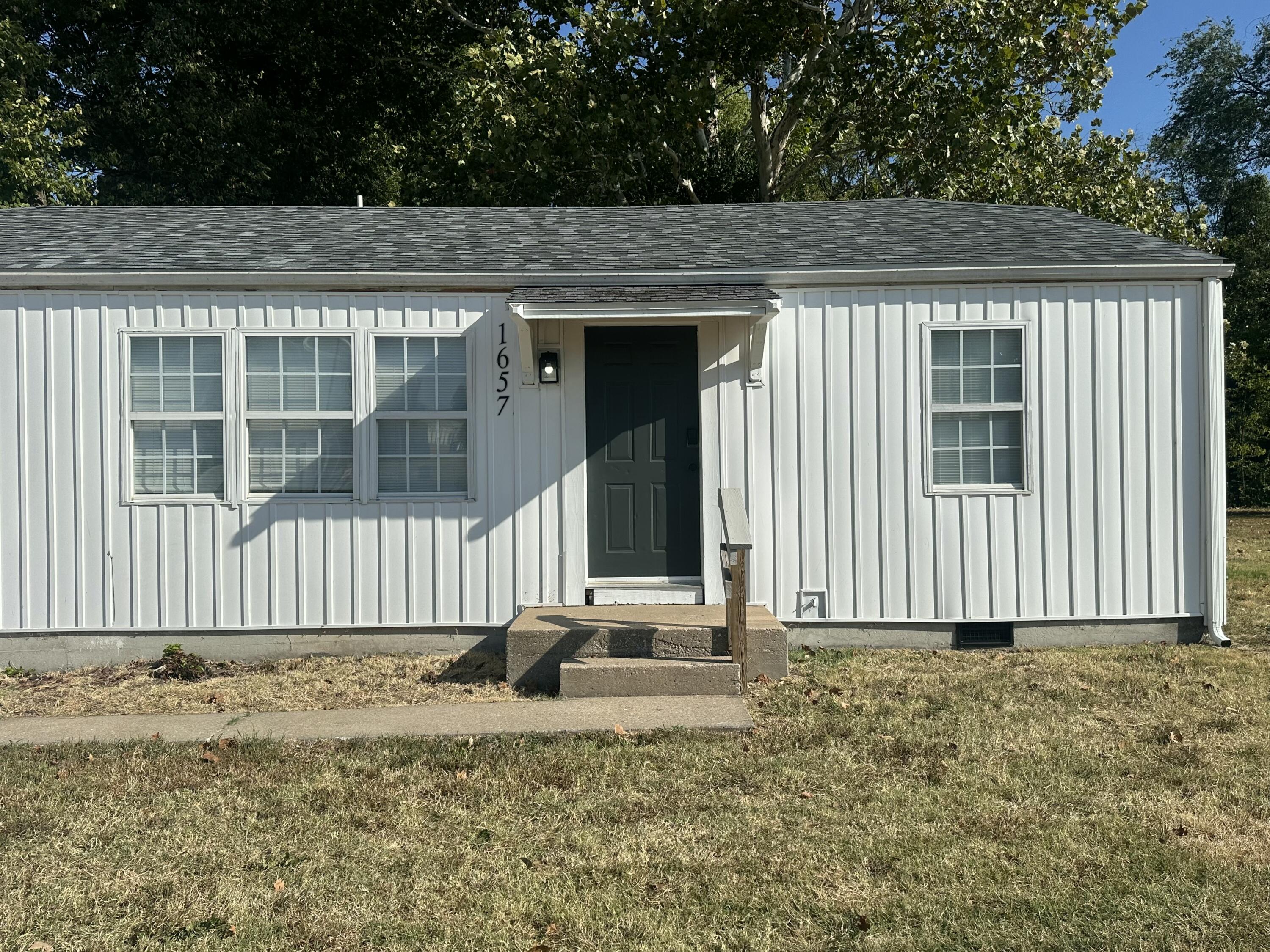 Photo 3 - Residential for sale – 1657 E Division Street  Springfield, MO