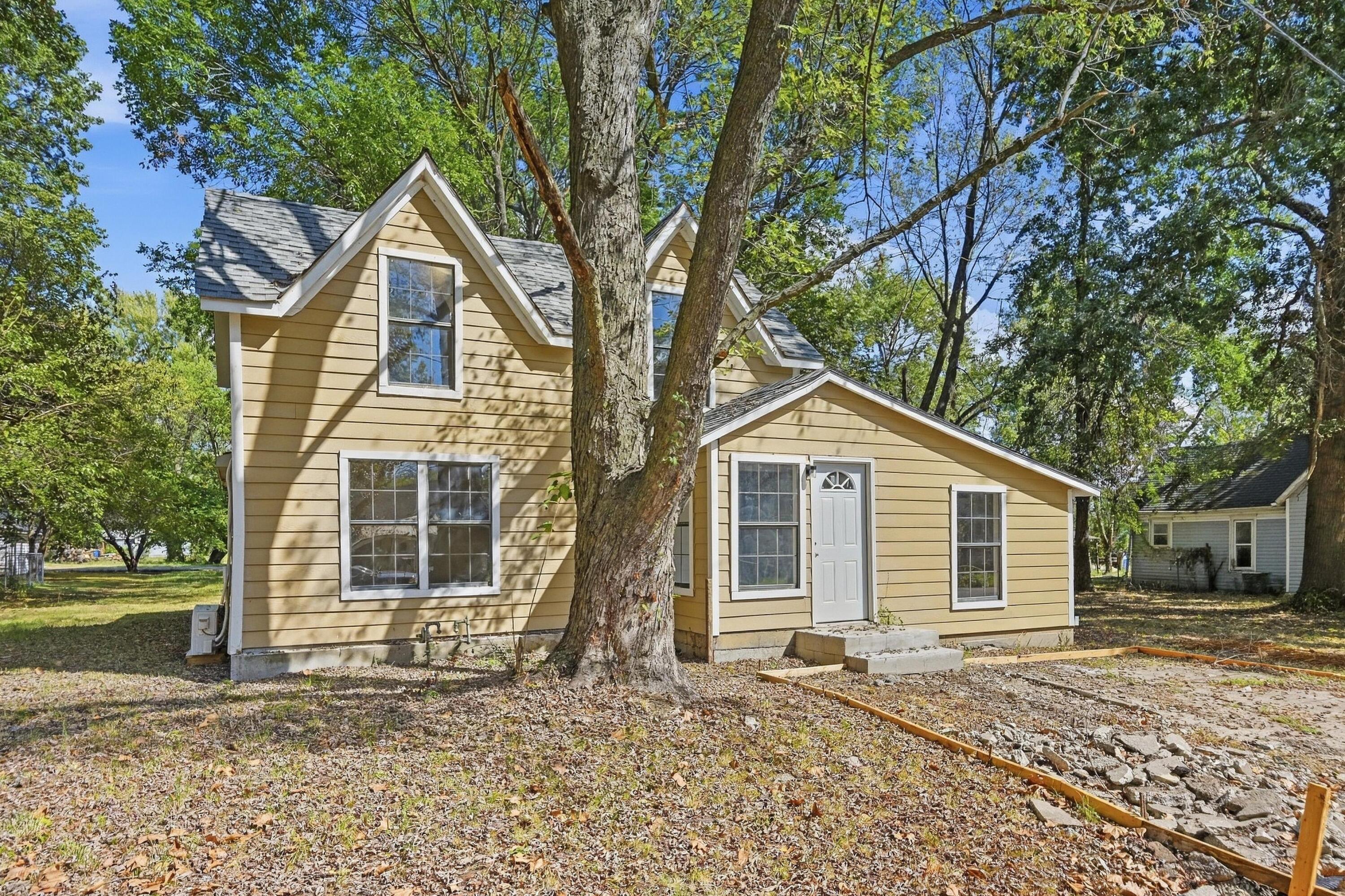 Photo 3 - Residential for sale – 1402  Poplar Street  Lamar, MO