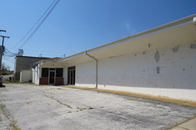 Photo 10 - Commercial Sale for sale – 309 E Commercial Street  Mansfield, MO