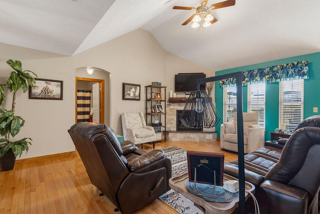 Photo 4 - Residential for sale – 3186 N Nixon Avenue  Springfield, MO