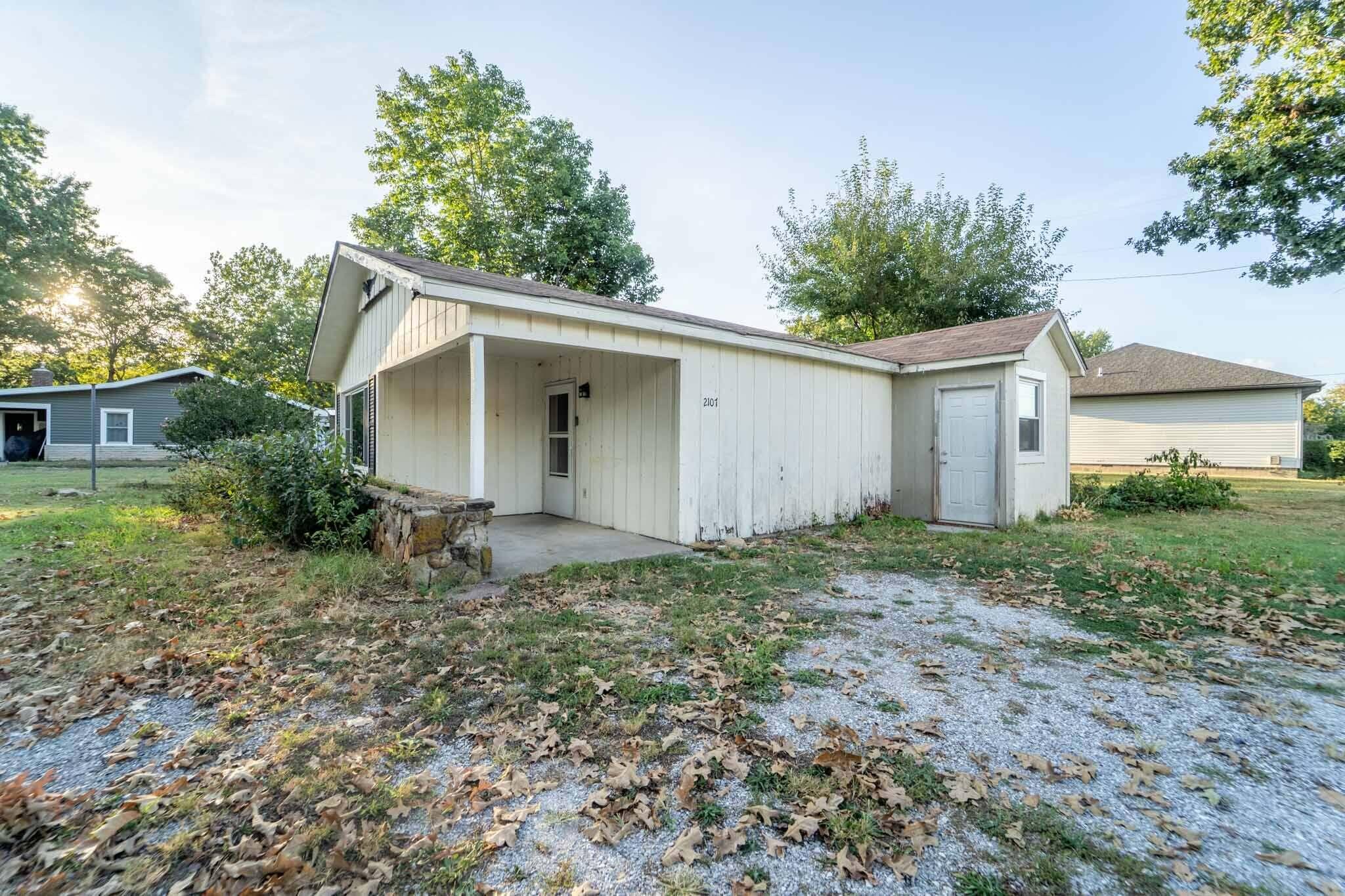 Photo 3 - Residential for sale – 2107 S 18th Avenue  Ozark, MO
