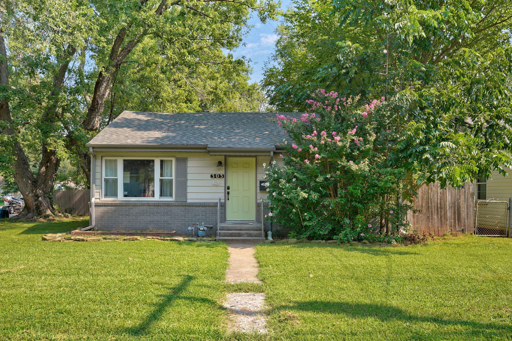 Photo 2 - Residential for sale – 303 E Cherokee Street  Springfield, MO