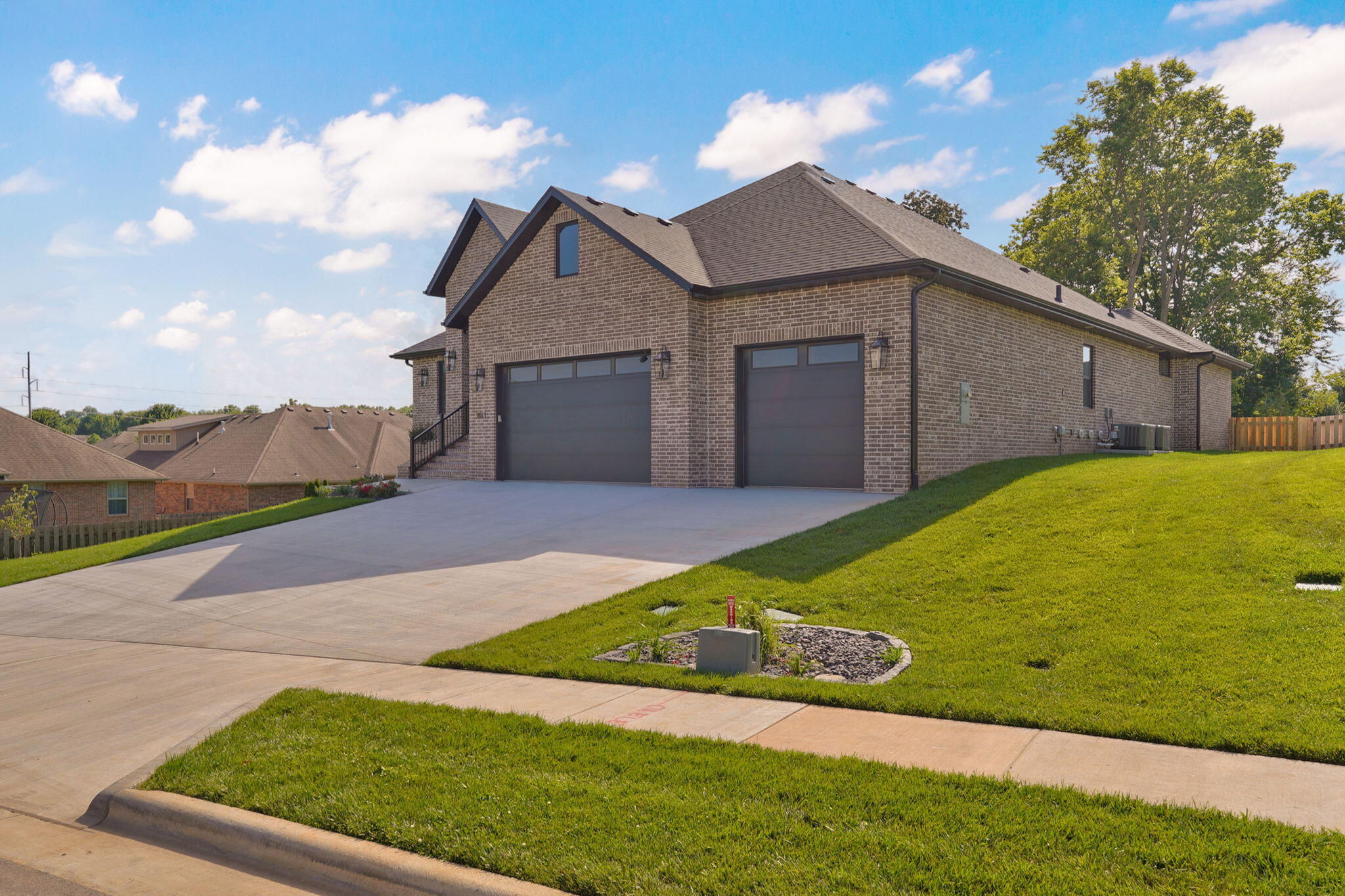 Photo 4 - Residential for sale – 2011 N Silver Charm Avenue  Springfield, MO