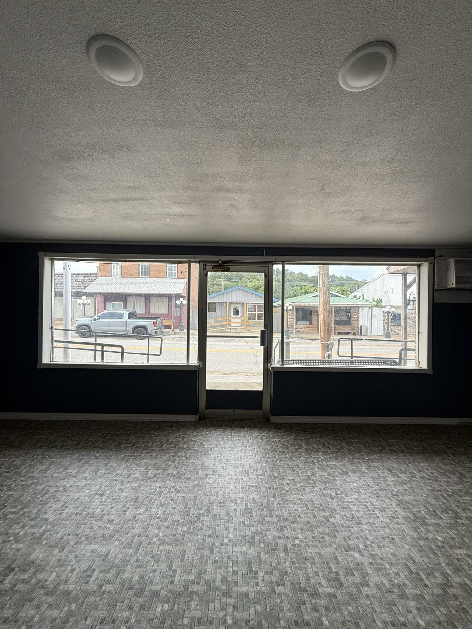 Photo 2 - Commercial Lease for sale – 238  Main Street  Mammoth Spring, AR