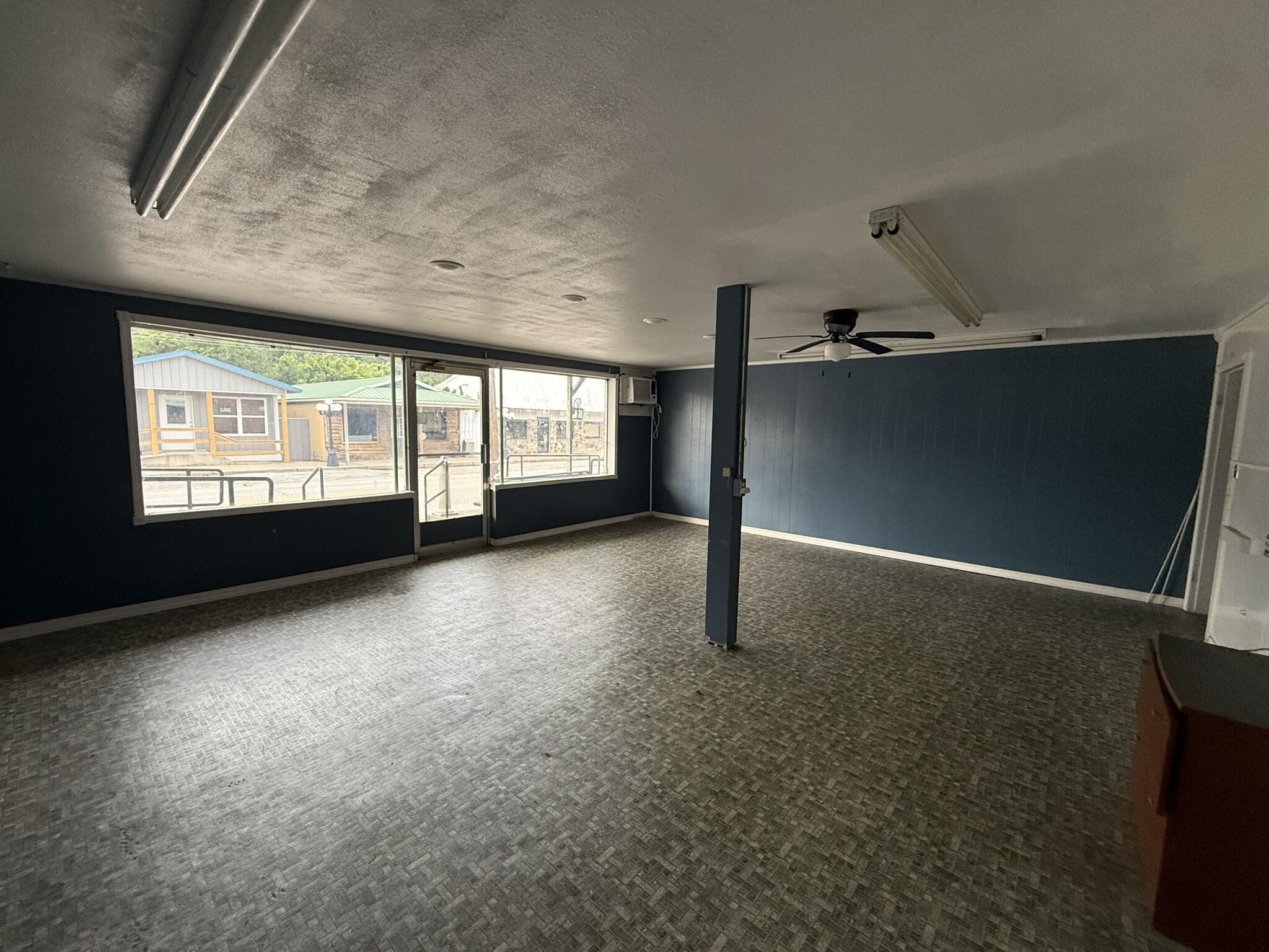 Photo 3 - Commercial Lease for sale – 238  Main Street  Mammoth Spring, AR
