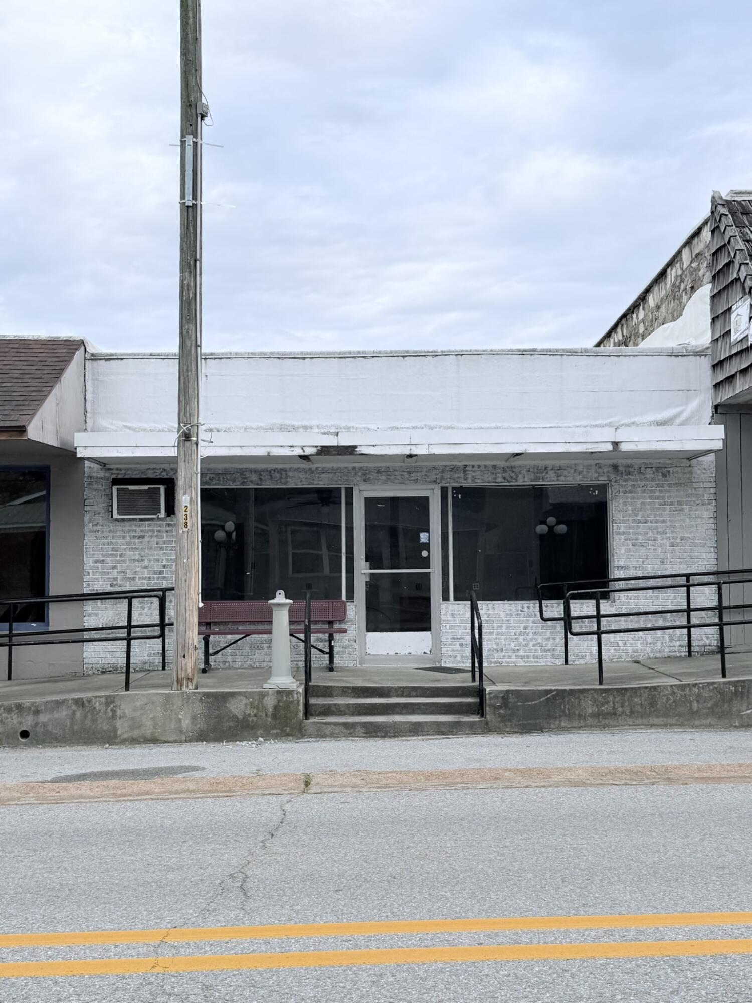 Commercial Lease for sale – 238 Main Street Mammoth Spring, AR