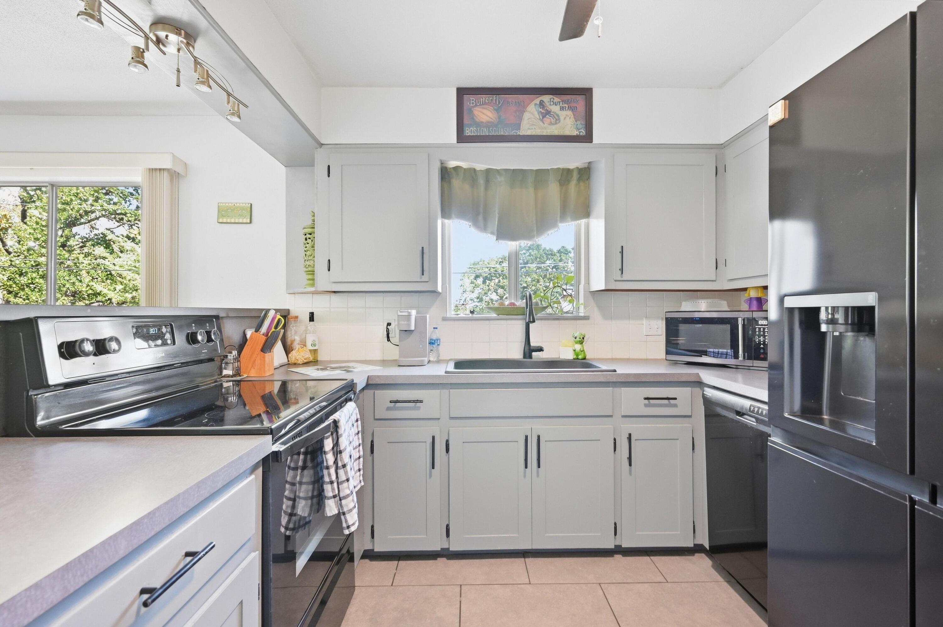 Photo 18 - Residential for sale – 815  Spencer Drive  Neosho, MO