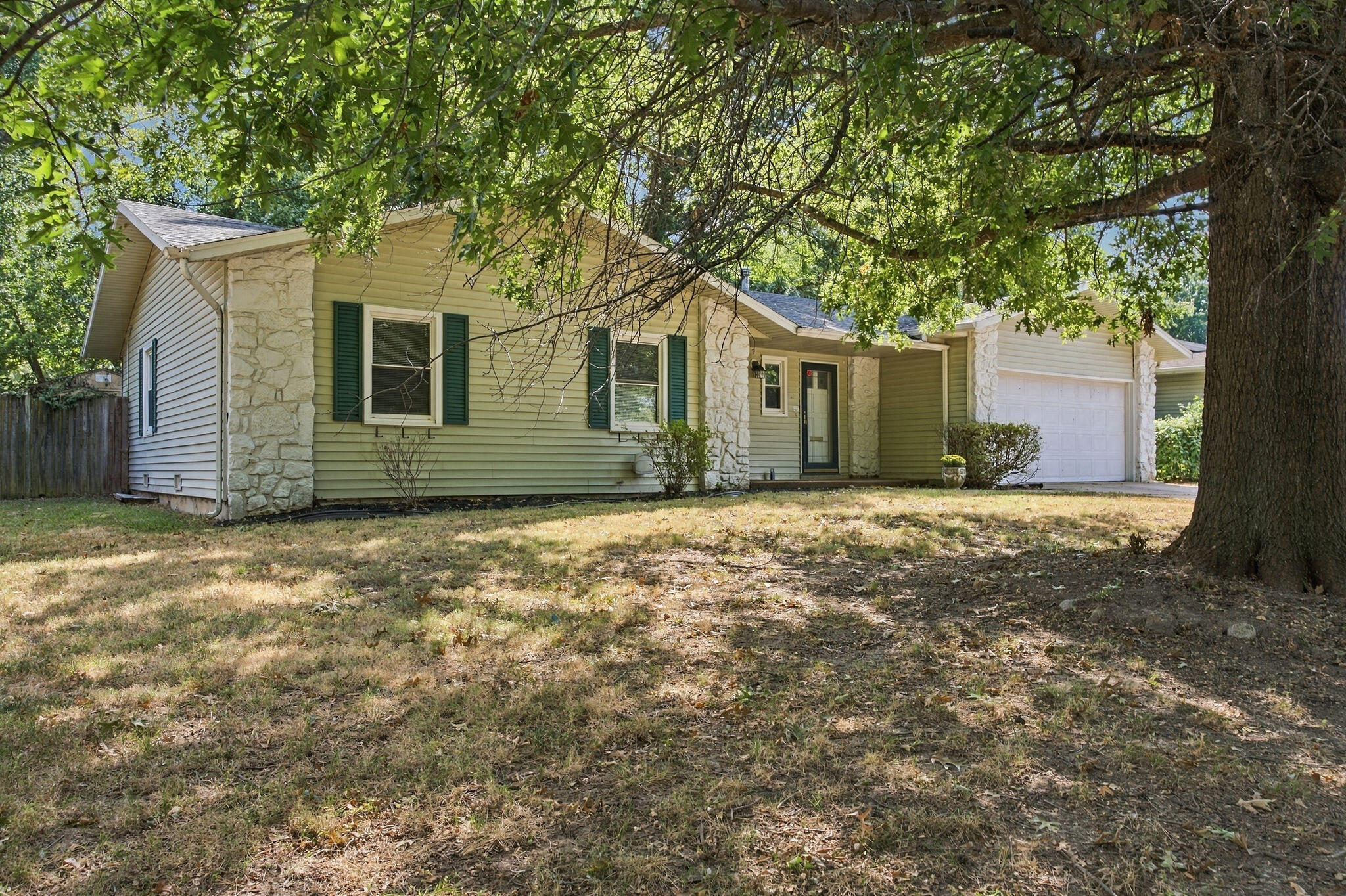 Photo 3 - Residential for sale – 3012 W Countryside Drive  Springfield, MO