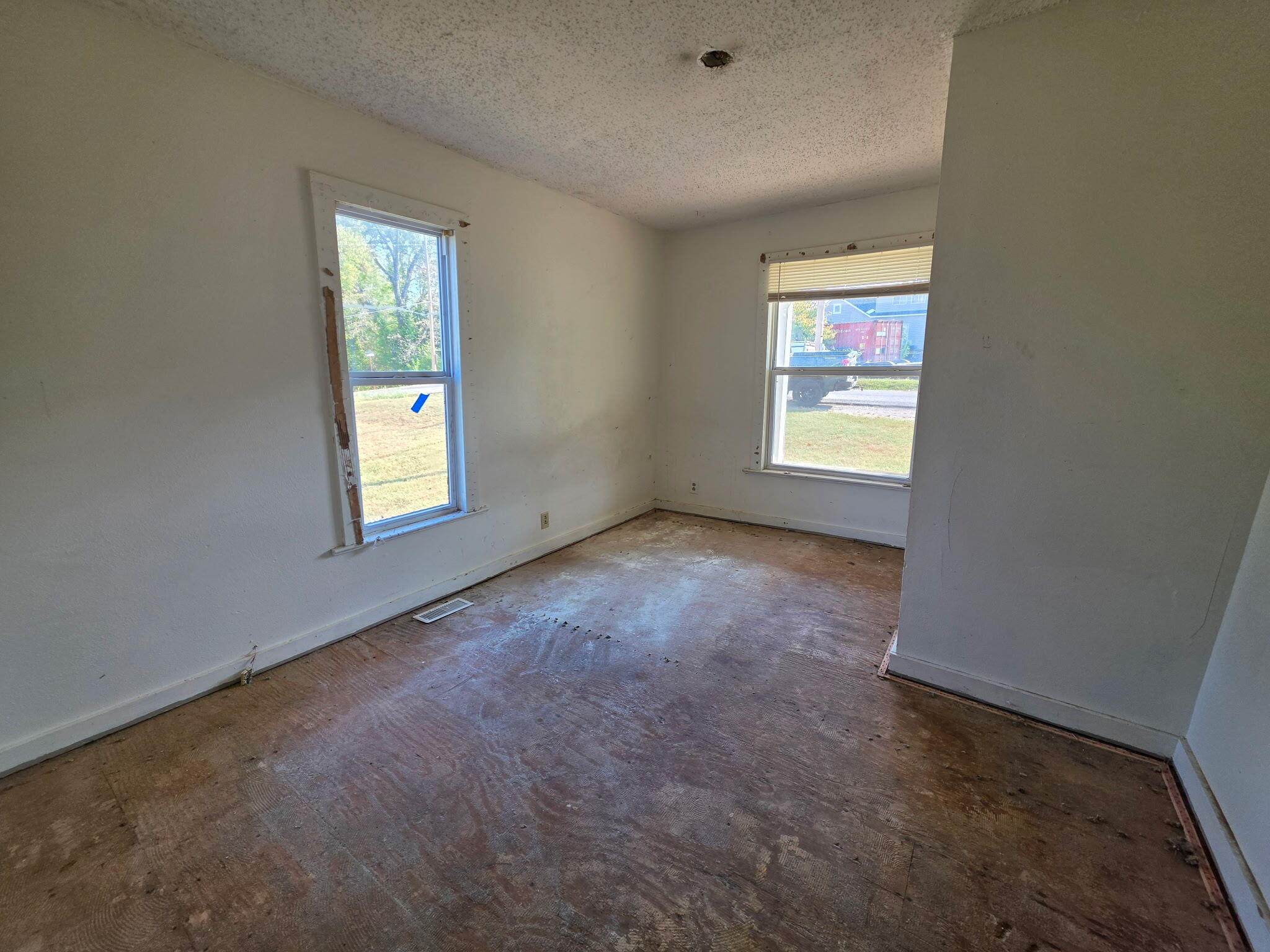 Photo 5 - Residential for sale – 406 N Garfield Street  Willow Springs, MO