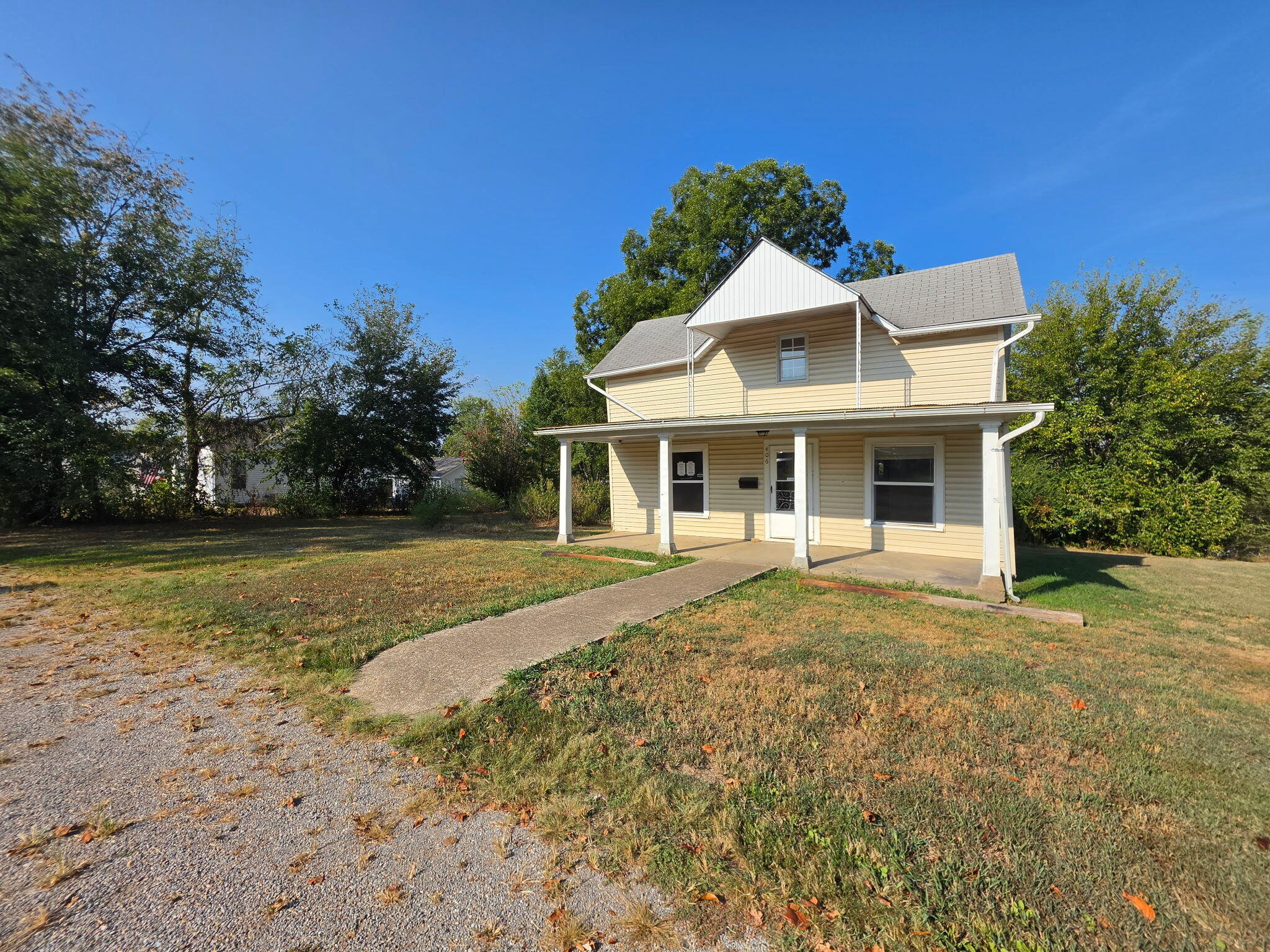 Photo 2 - Residential for sale – 406 N Garfield Street  Willow Springs, MO