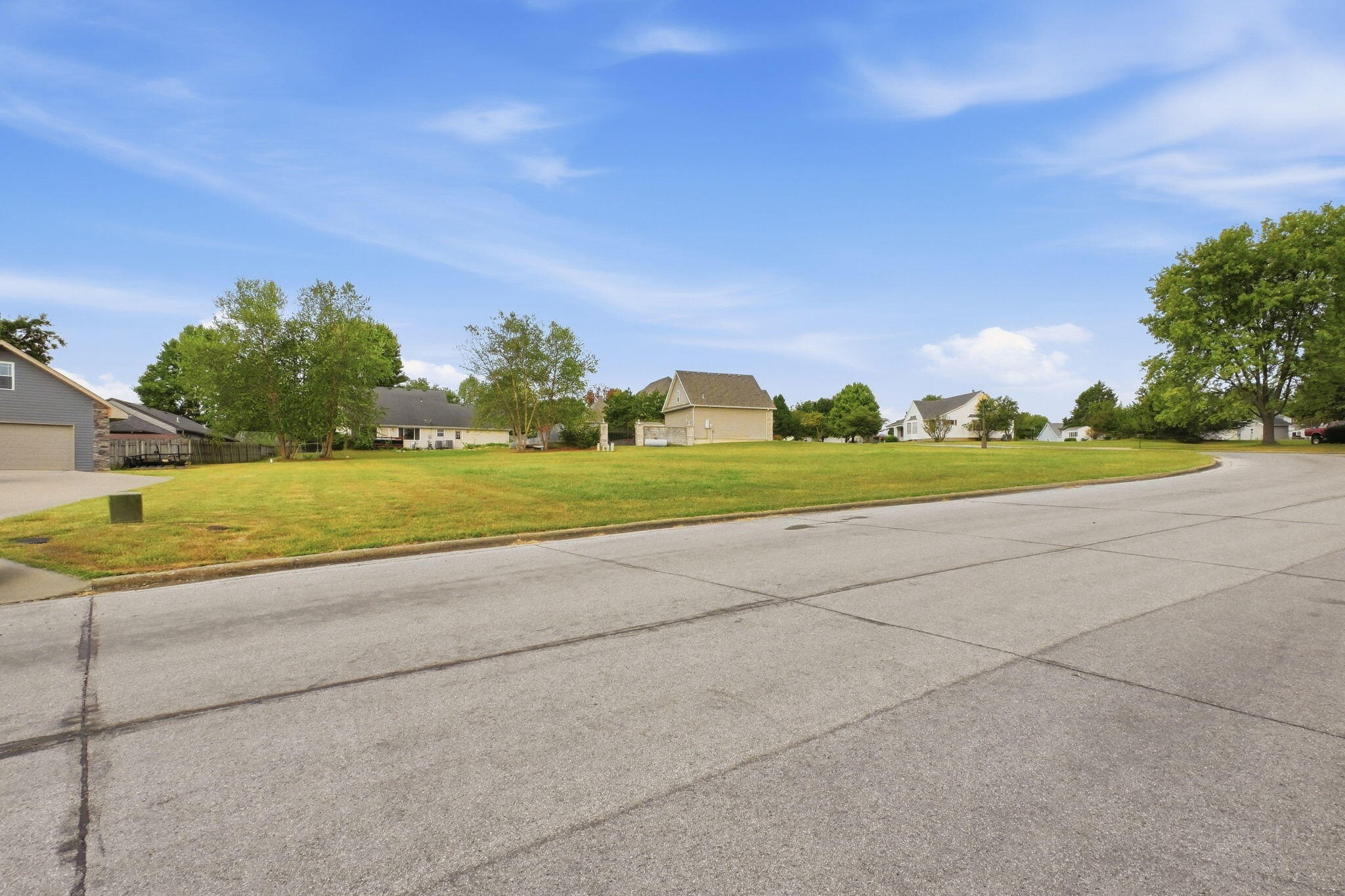 Photo 8 - Land for sale – Lot 11 E Meadow Drive  Bolivar, MO