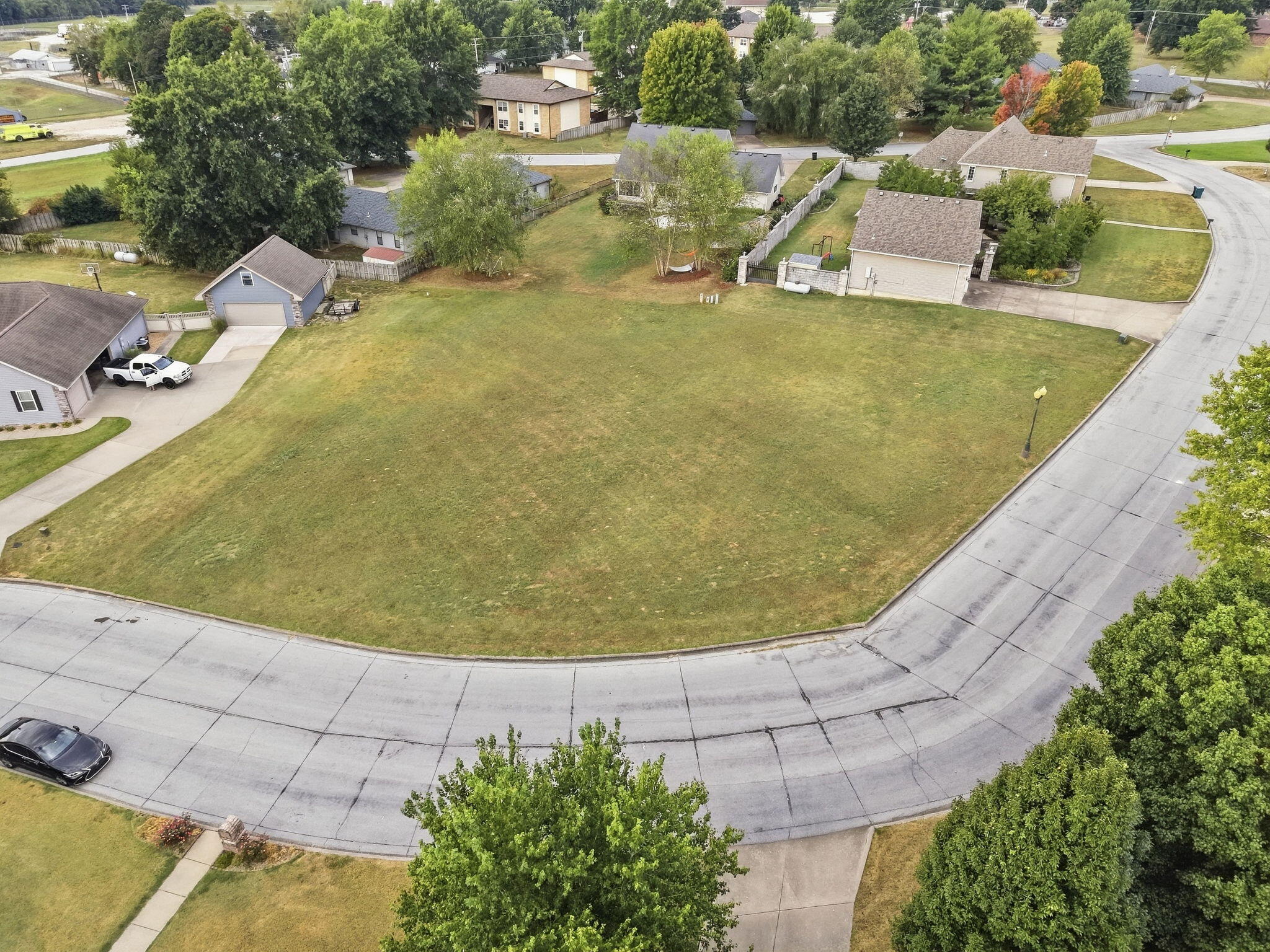 Land for sale – Lot 11 E Meadow Drive  Bolivar, MO