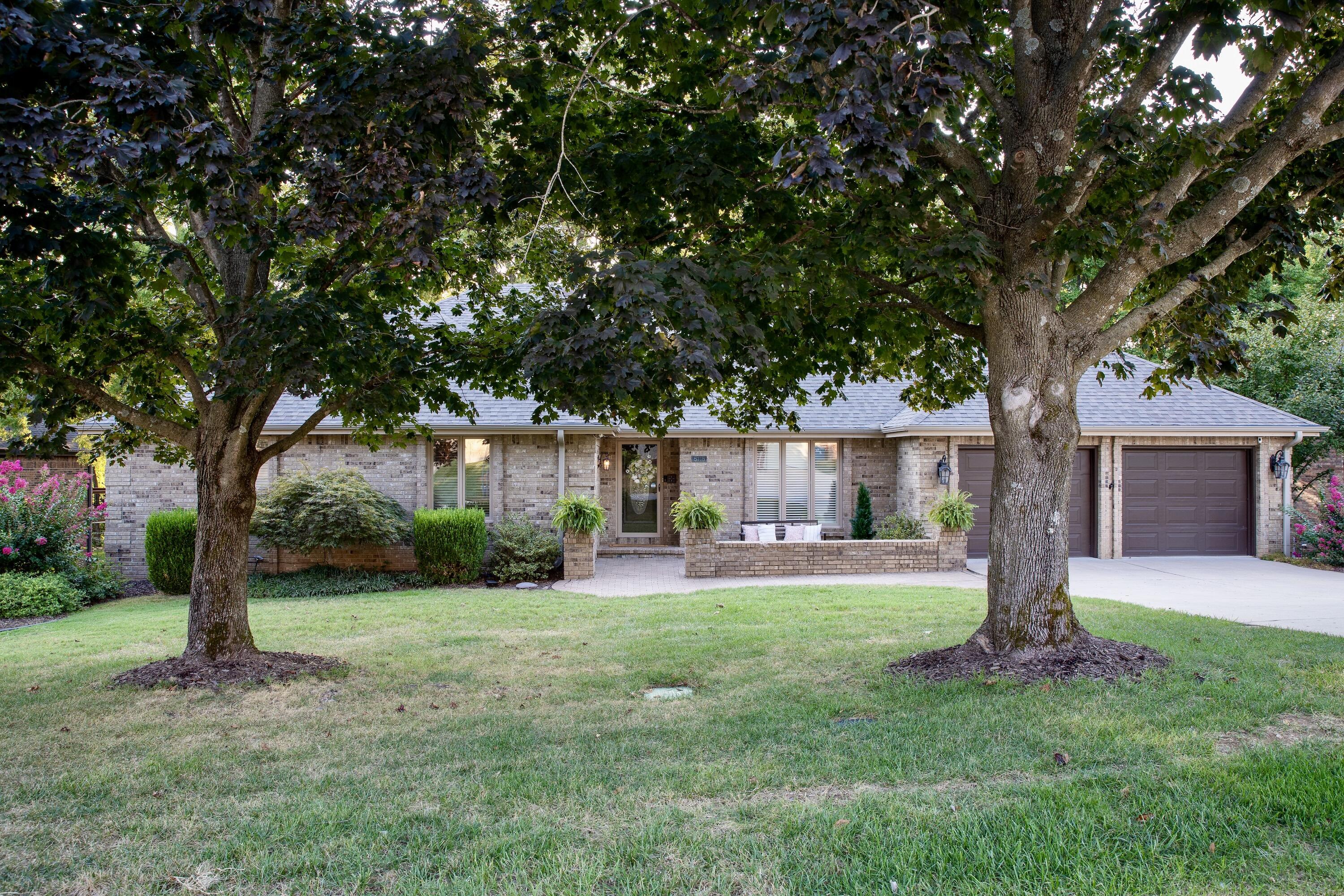 Photo 2 - Residential for sale – 5115 S Castlewood Drive  Springfield, MO
