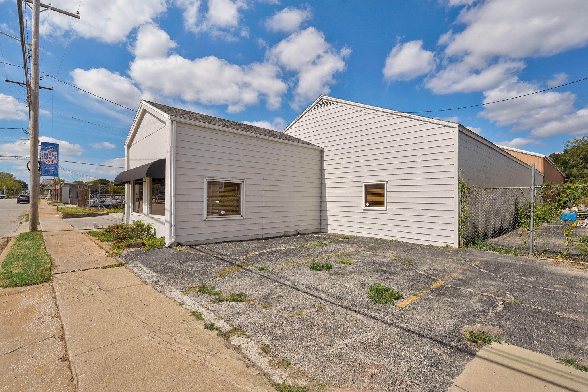 Photo 24 - Commercial Sale for sale – 1637 W College Street  Springfield, MO