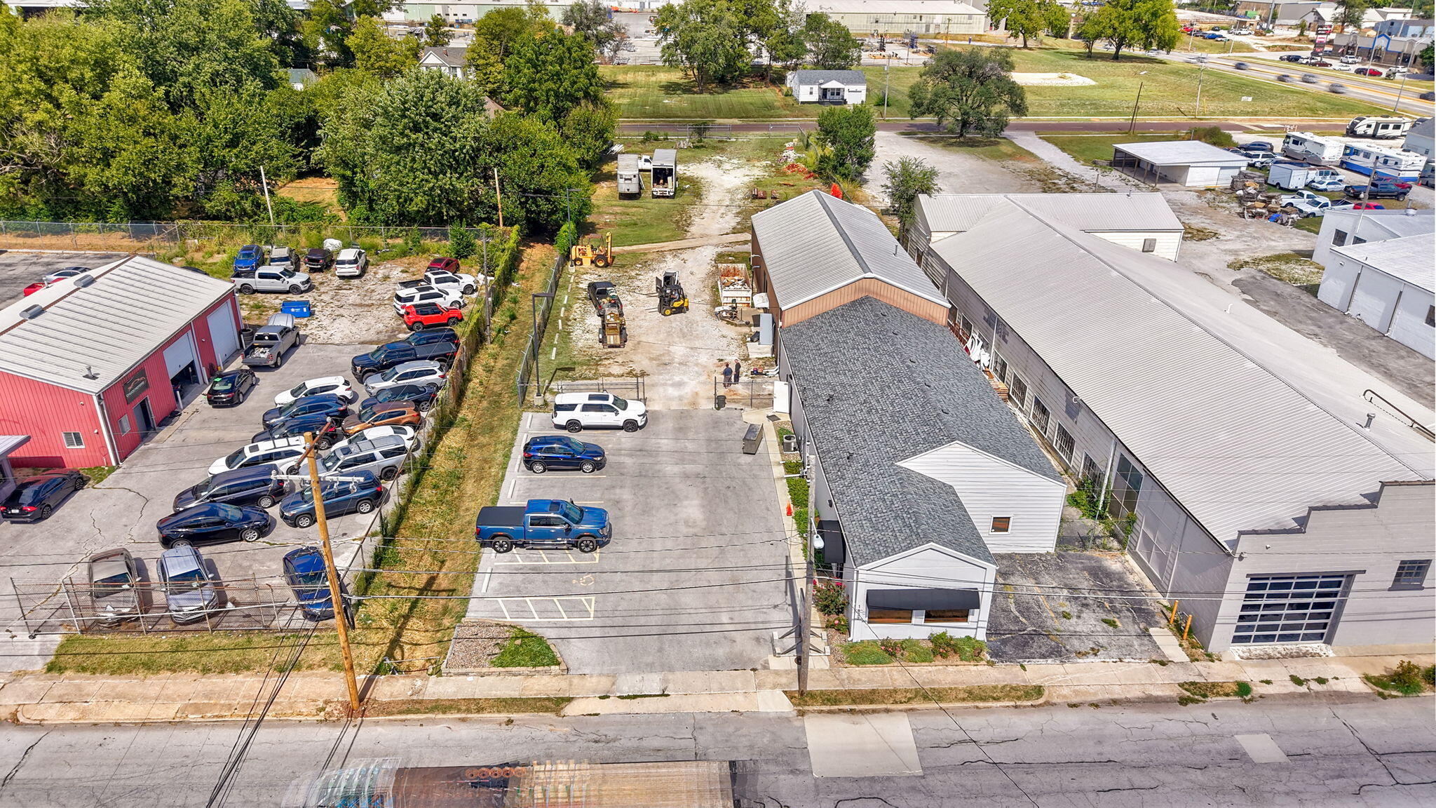 Photo 4 - Commercial Sale for sale – 1637 W College Street  Springfield, MO