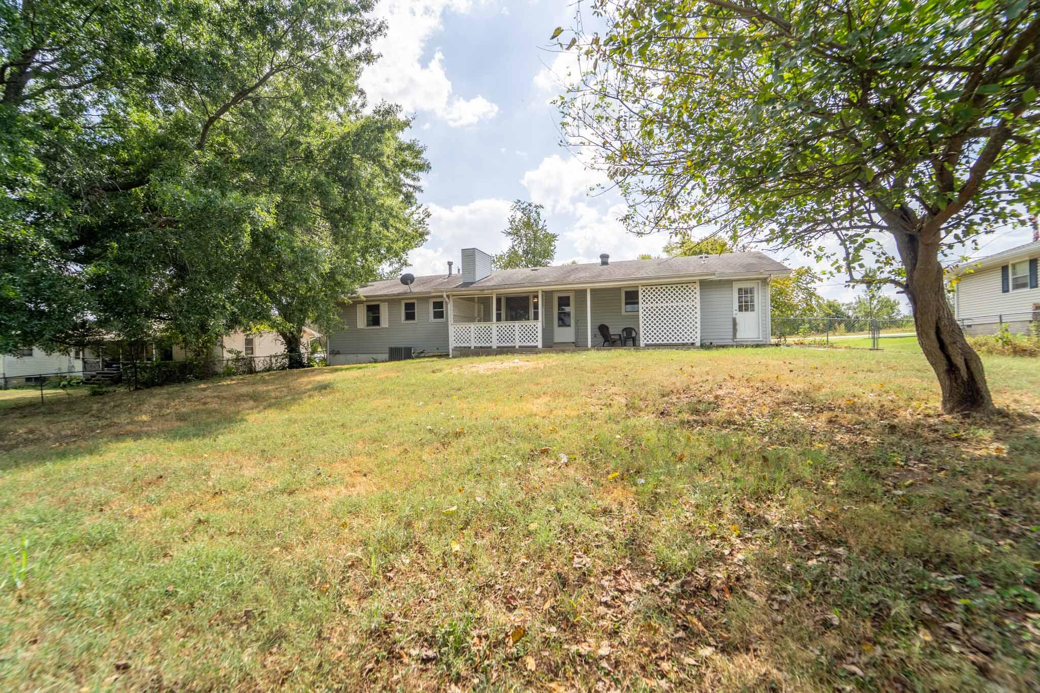 Photo 5 - Residential for sale – 906 E Prairie Lane  Ash Grove, MO
