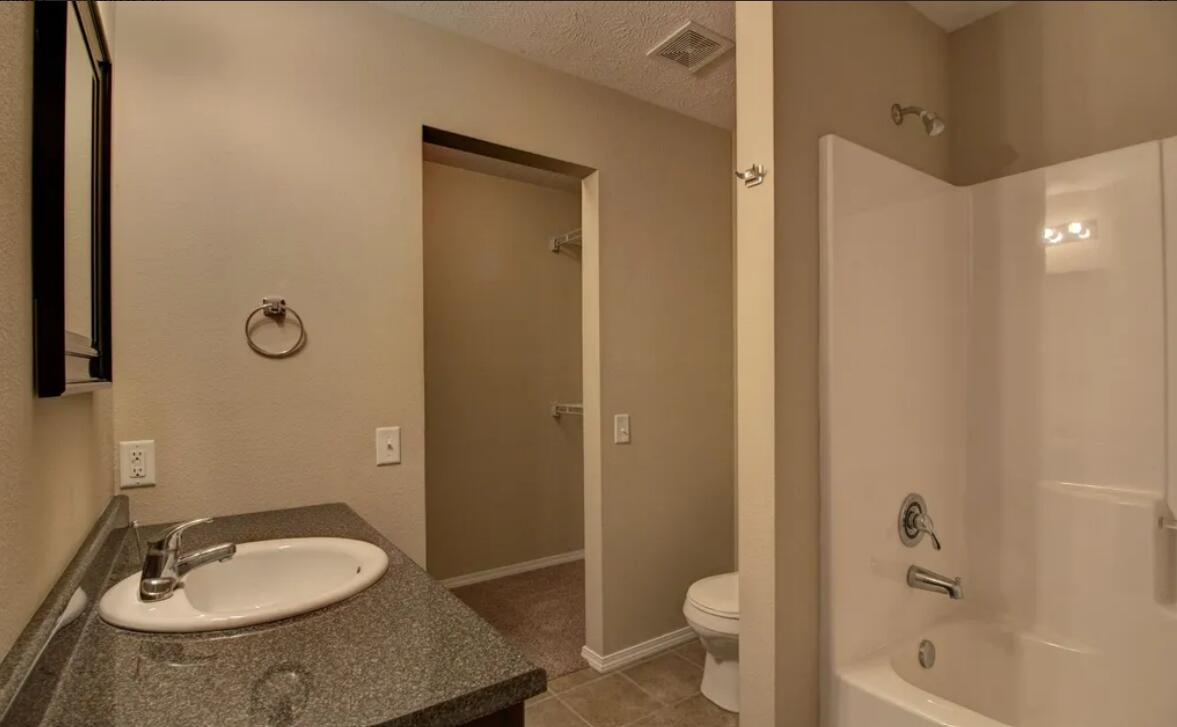 Photo 9 - Residential for sale – 1050 S Strasbourg Avenue  Springfield, MO