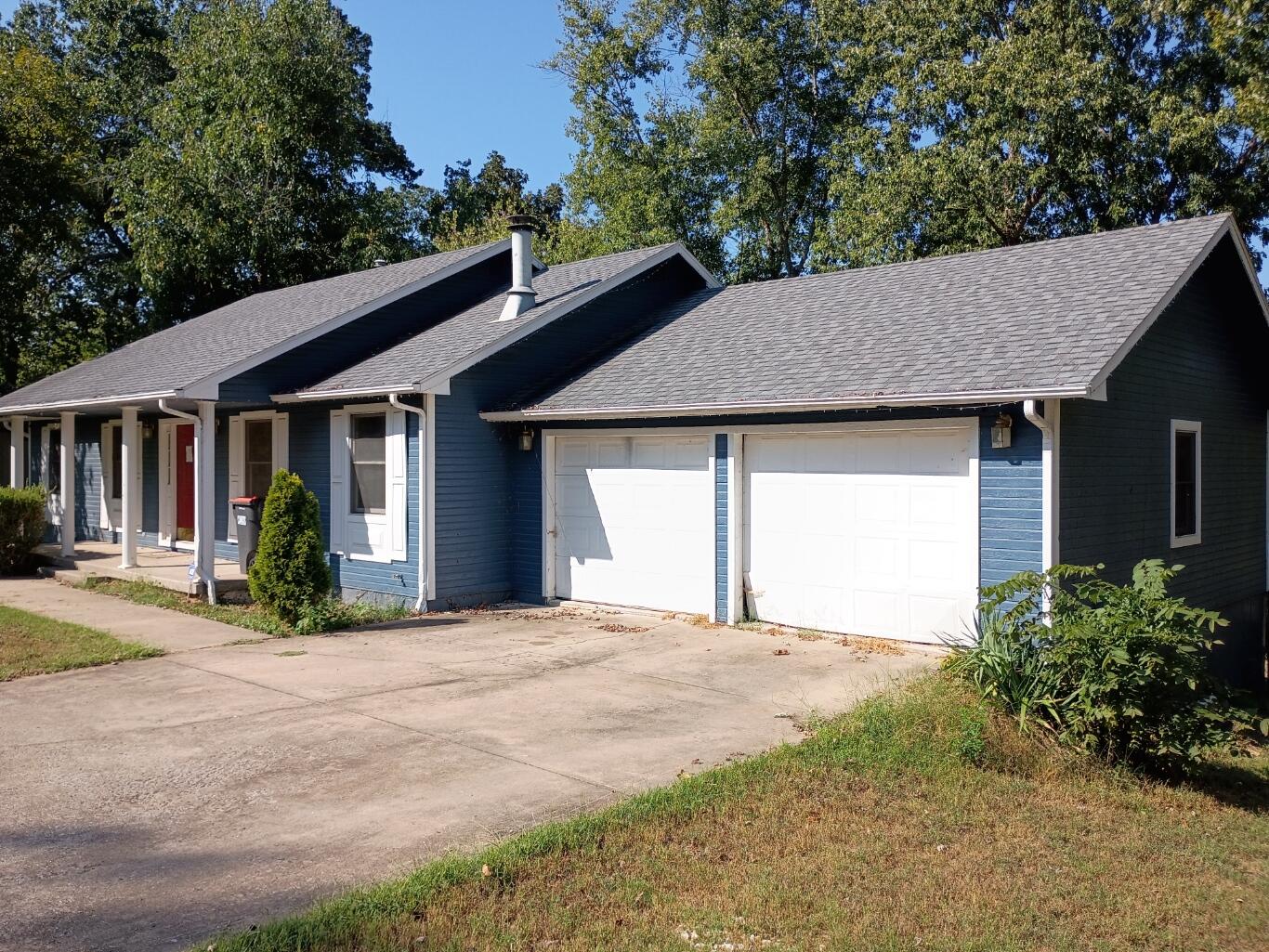 Photo 3 - Residential for sale – 1420  Oakhill Drive  Cassville, MO