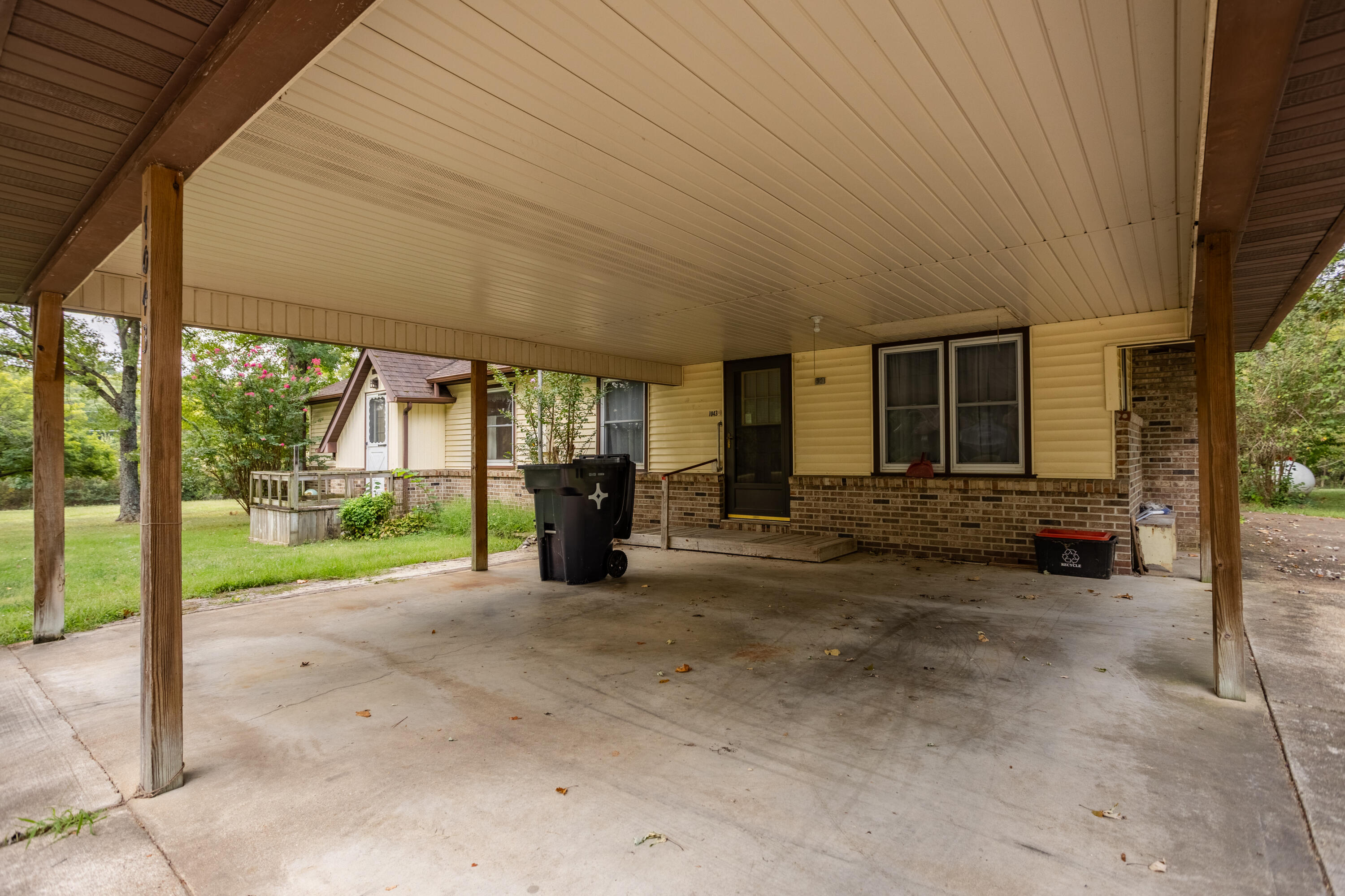 Photo 3 - Residential for sale – 1043 S Aid Avenue  West Plains, MO