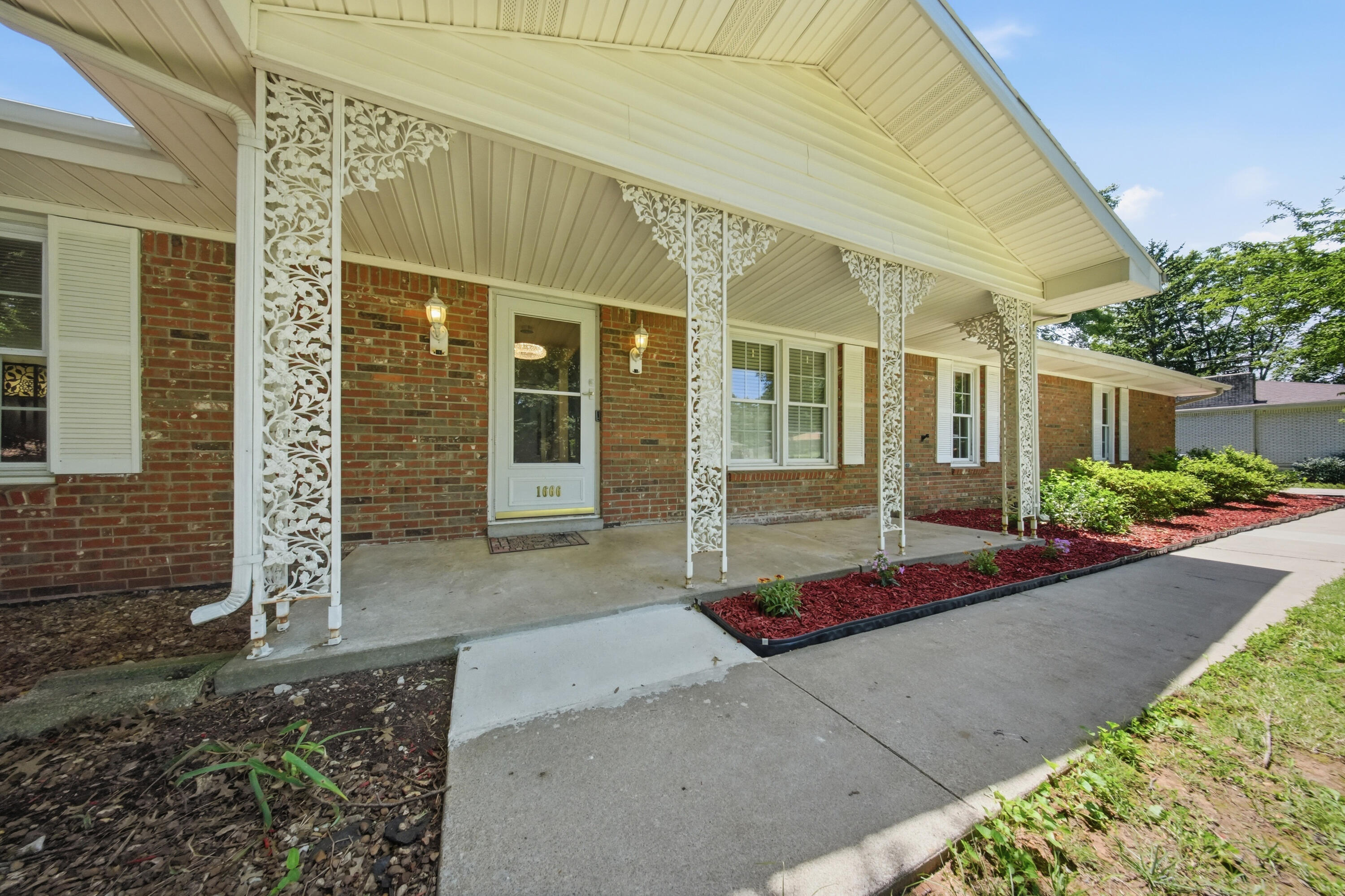 Photo 5 - Residential for sale – 1666 E Richmond Street  Springfield, MO