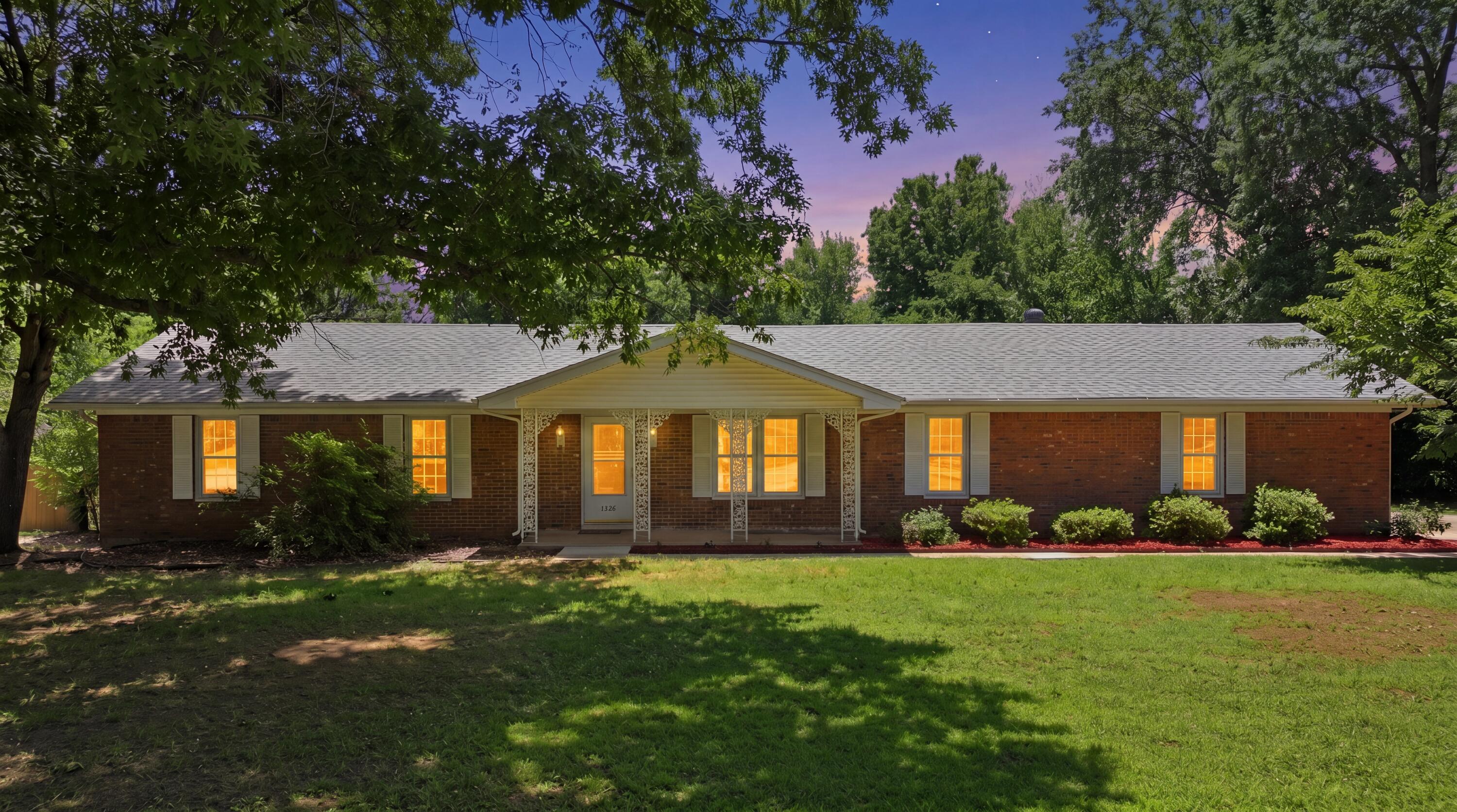Photo 2 - Residential for sale – 1666 E Richmond Street  Springfield, MO