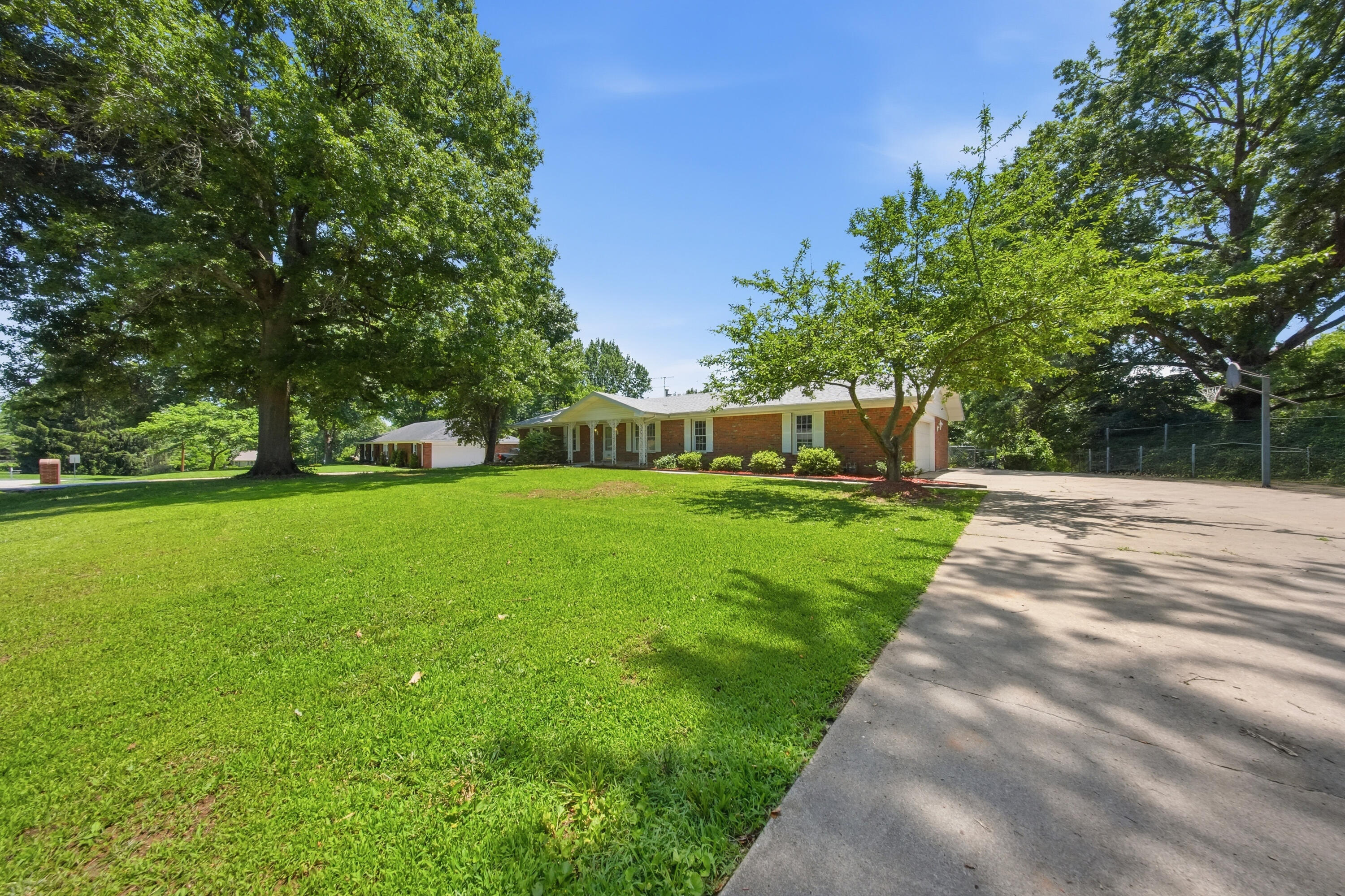 Photo 3 - Residential for sale – 1666 E Richmond Street  Springfield, MO