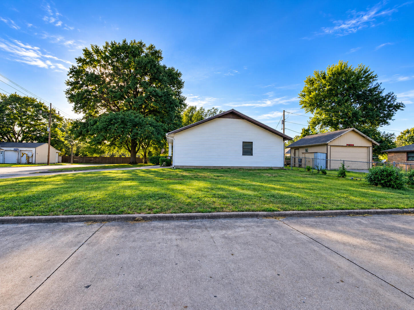 Photo 3 - Residential for sale – 1223 W Locust Street  Bolivar, MO