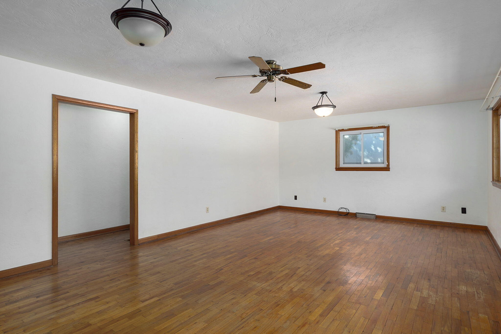Photo 6 - Residential for sale – 106 W Thurman Avenue  Mt Vernon, MO