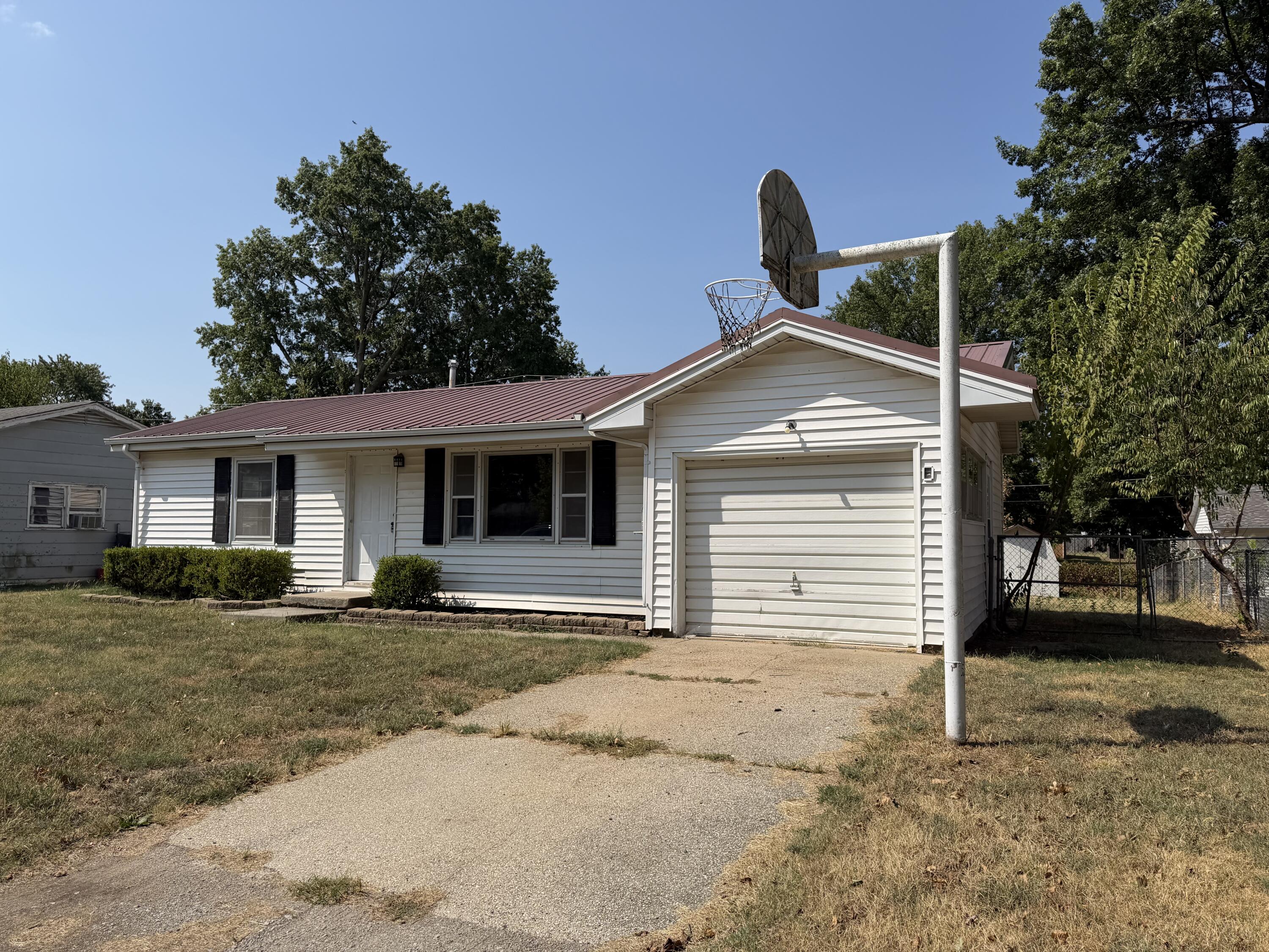 Photo 3 - Residential for sale – 917 S East Street  Mt Vernon, MO