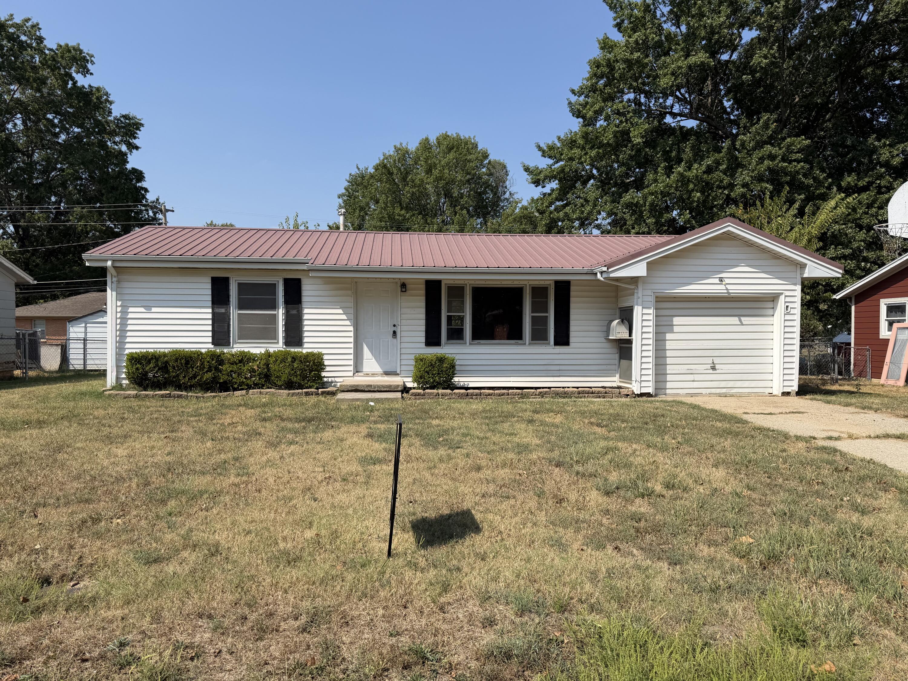 Photo 2 - Residential for sale – 917 S East Street  Mt Vernon, MO