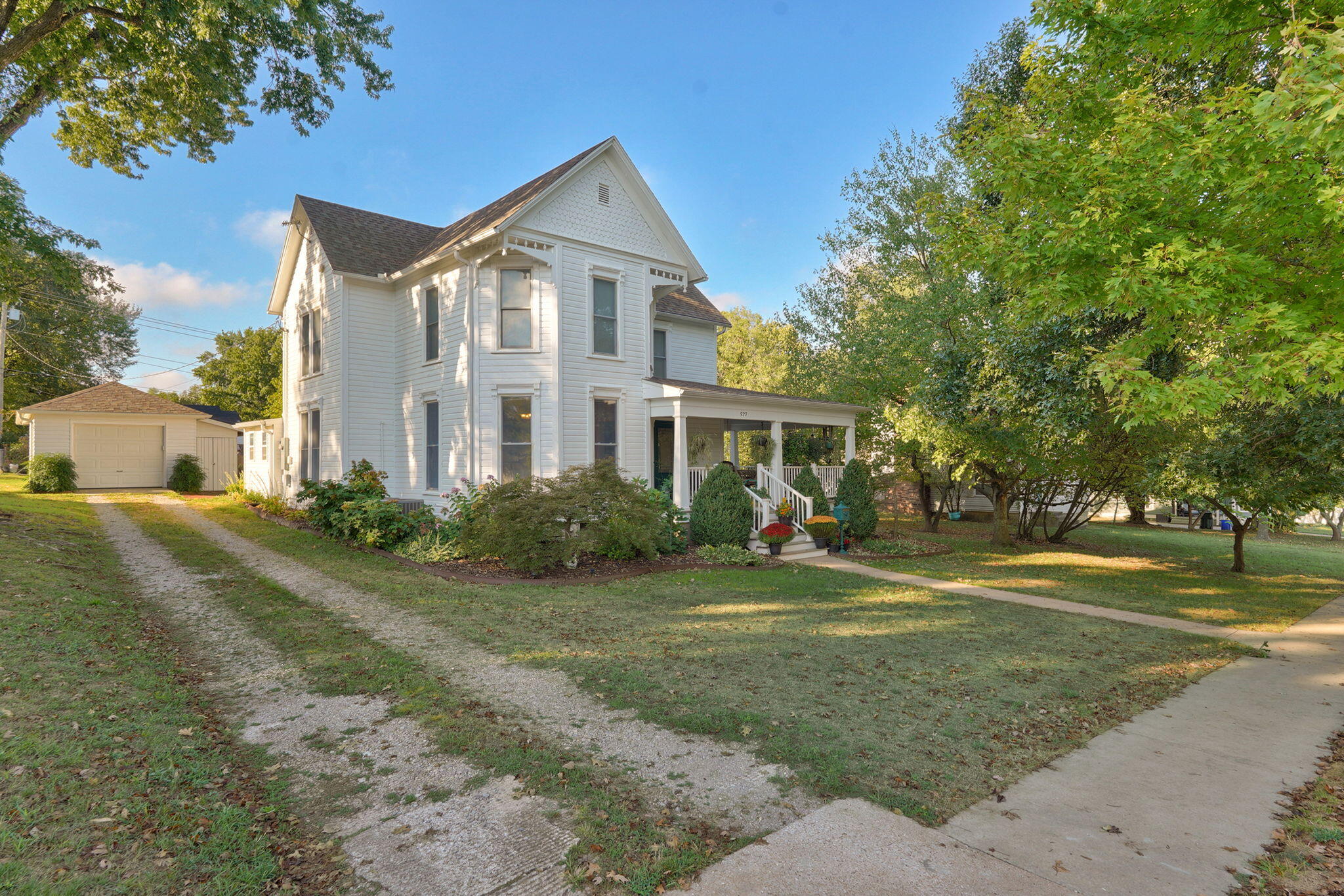 Photo 3 - Residential for sale – 527  Center Street  Mt Vernon, MO