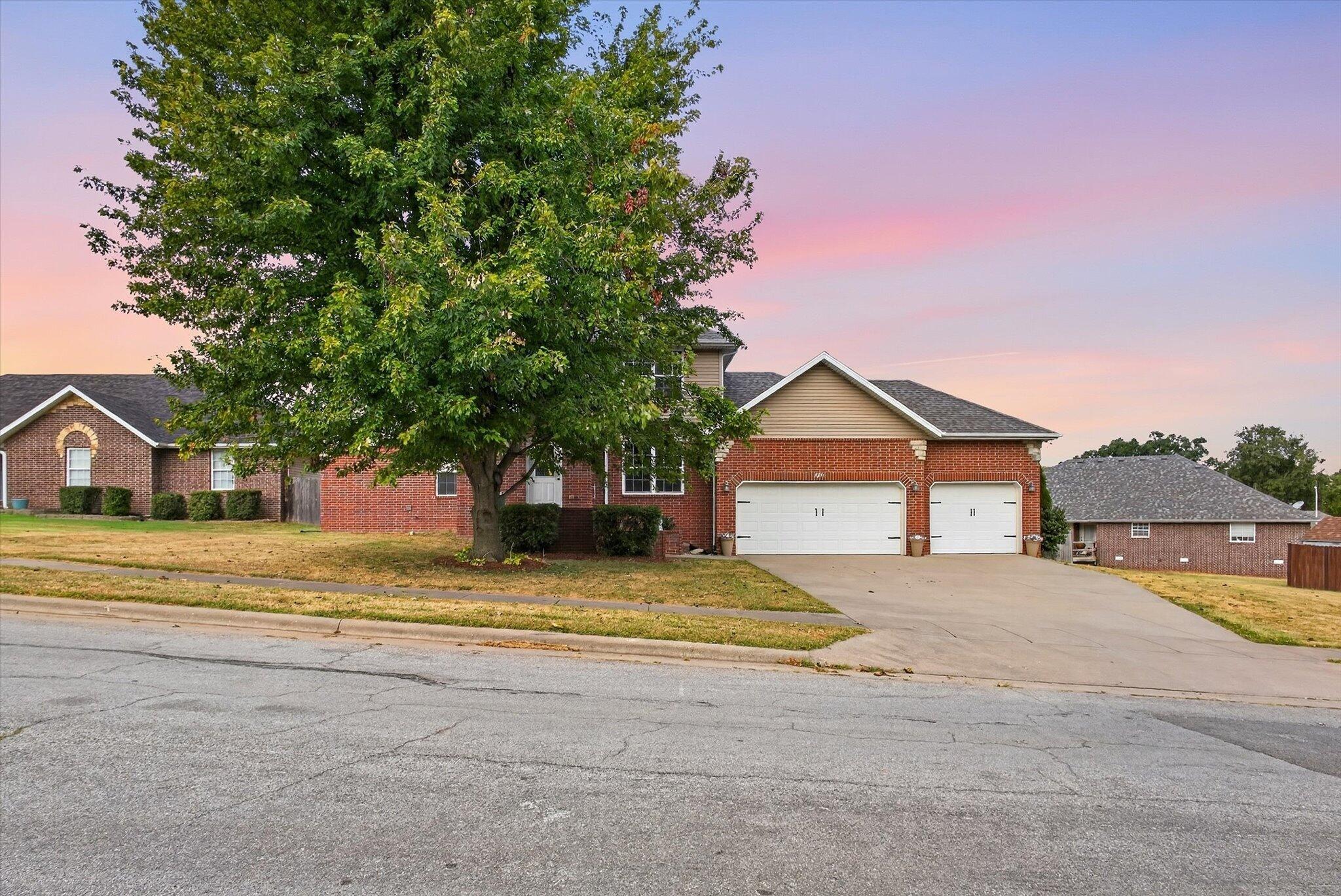 Photo 2 - Residential for sale – 3291 N Eakins Avenue  Springfield, MO