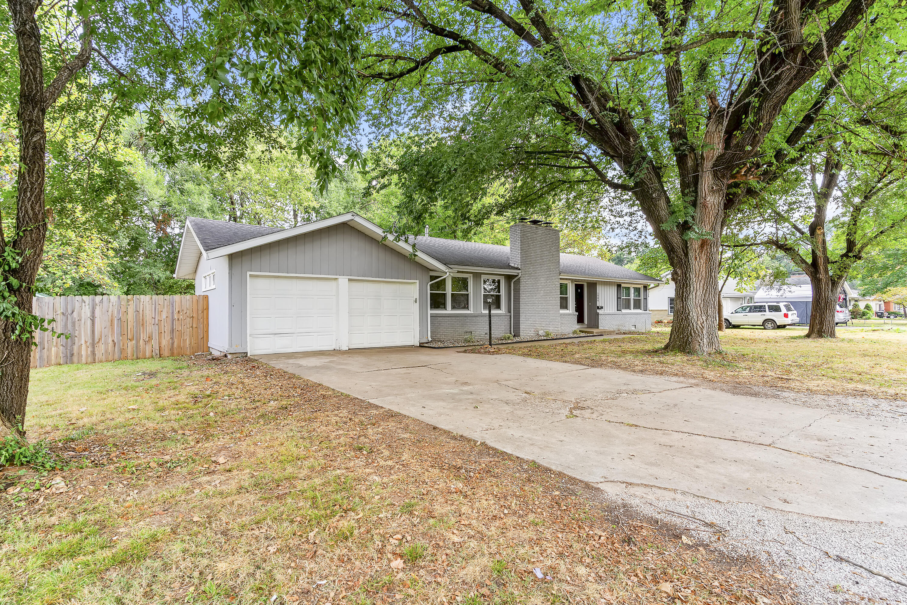 Photo 2 - Residential for sale – 1904 S Glencrest Avenue  Springfield, MO